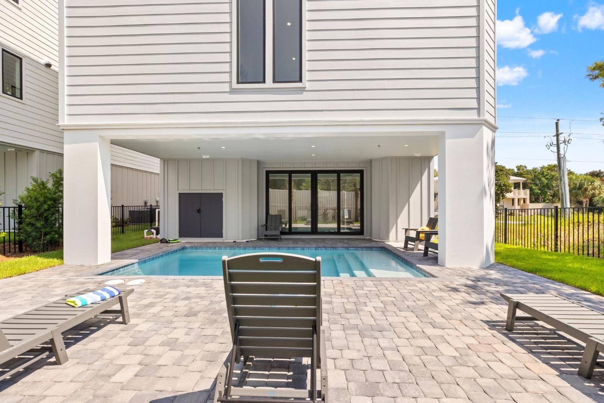 BRAND NEW Coastal Modern Beach Retreat w/ Private Pool, 1 Minute to the Beach