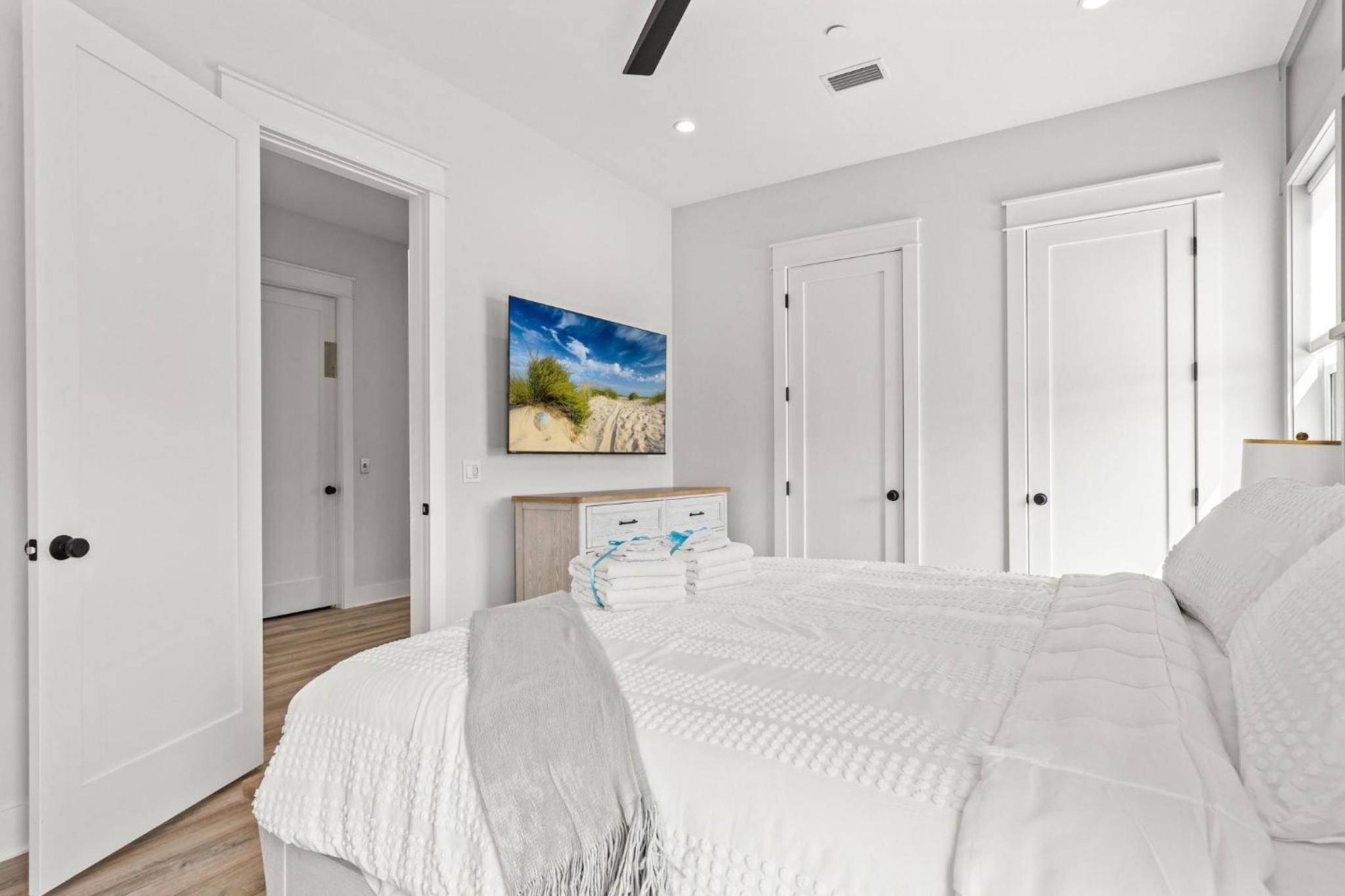 BRAND NEW Coastal Modern Beach Retreat w/ Private Pool, 1 Minute to the Beach