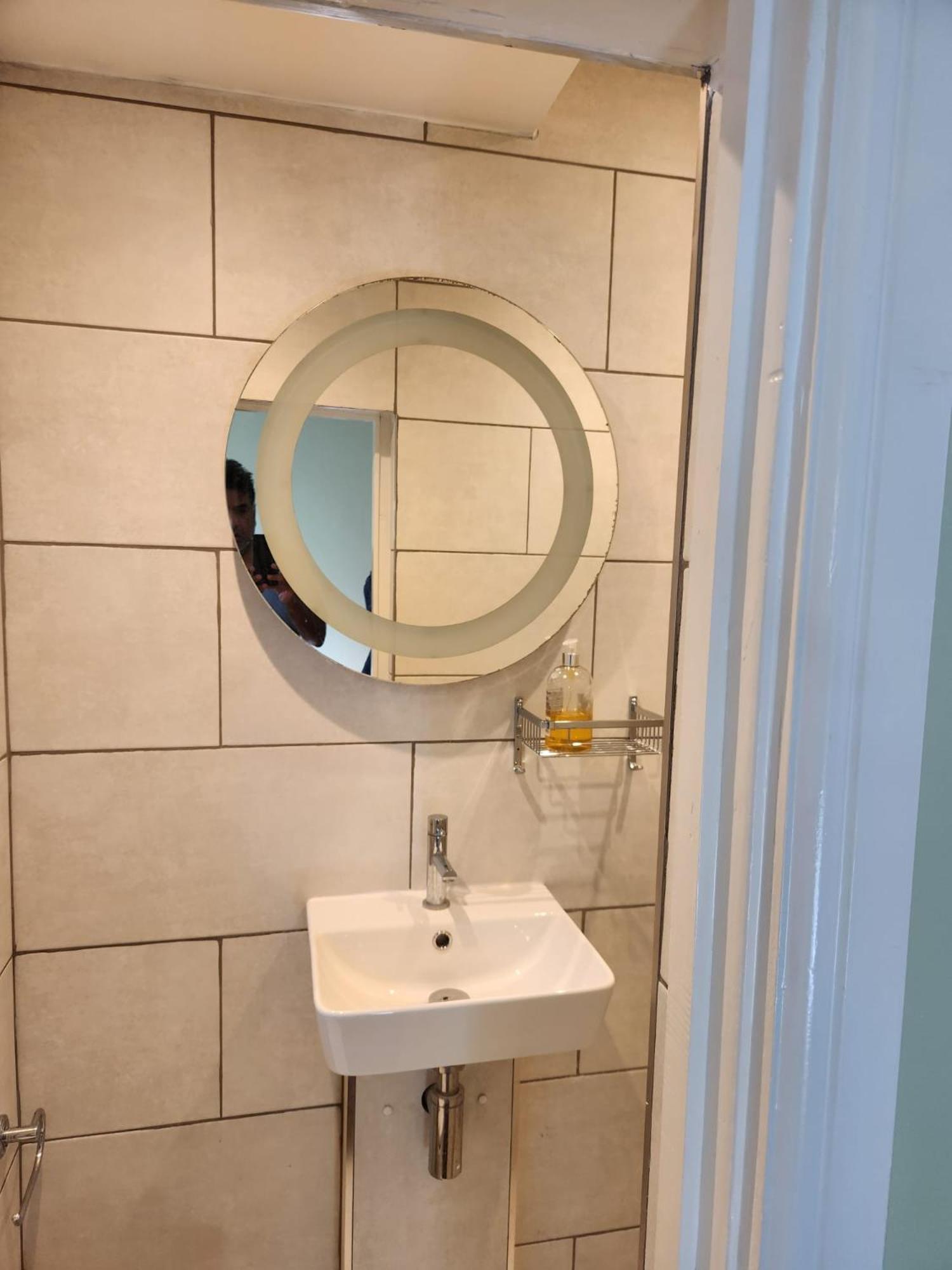Cosy Suite with Private Access in London Putney
