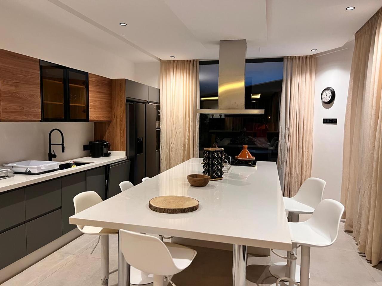 luxury 5 bedroom home