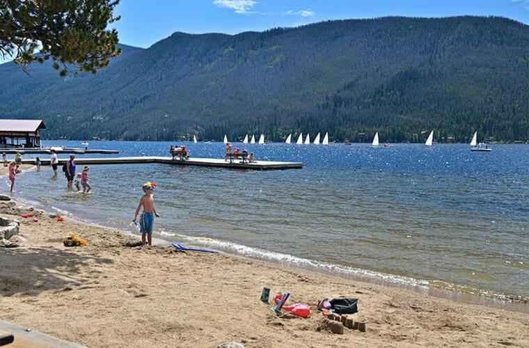New Mountain Home, Amazing Unobstructed Lake & Mountain Views, Hot Tub, Close to Town!