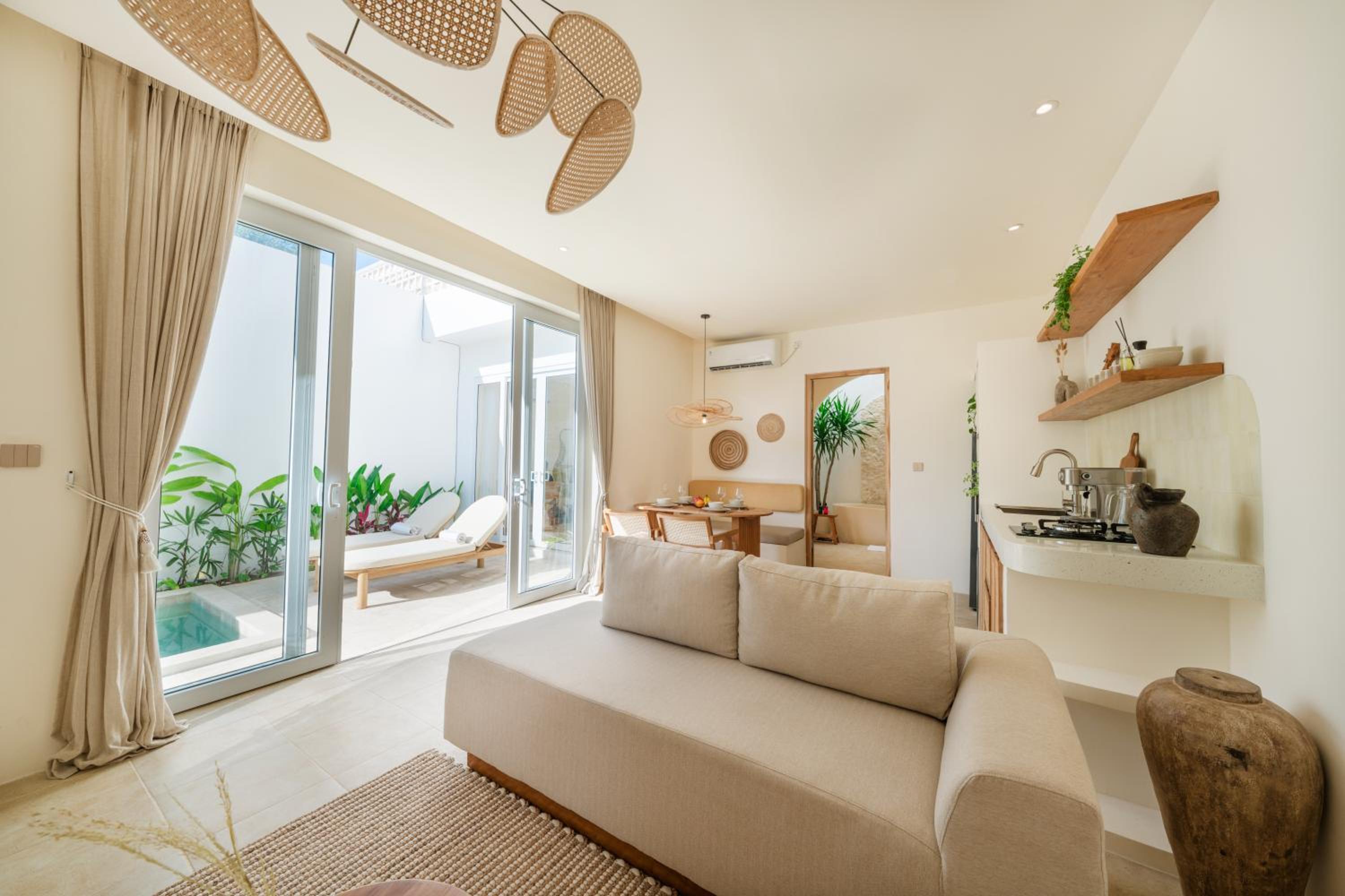 Sira Rosa Villa 2BR with Rooftop Oasis