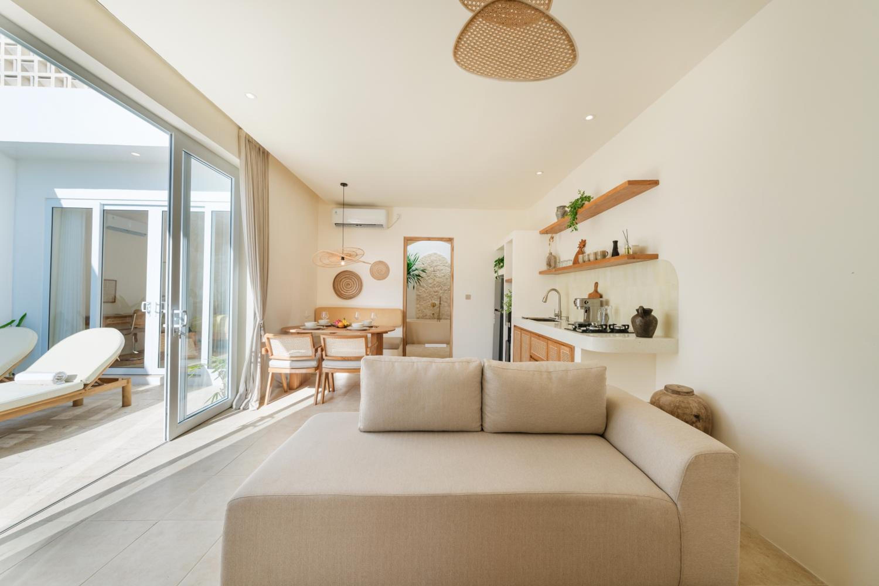 Sira Rosa Villa 2BR with Rooftop Oasis