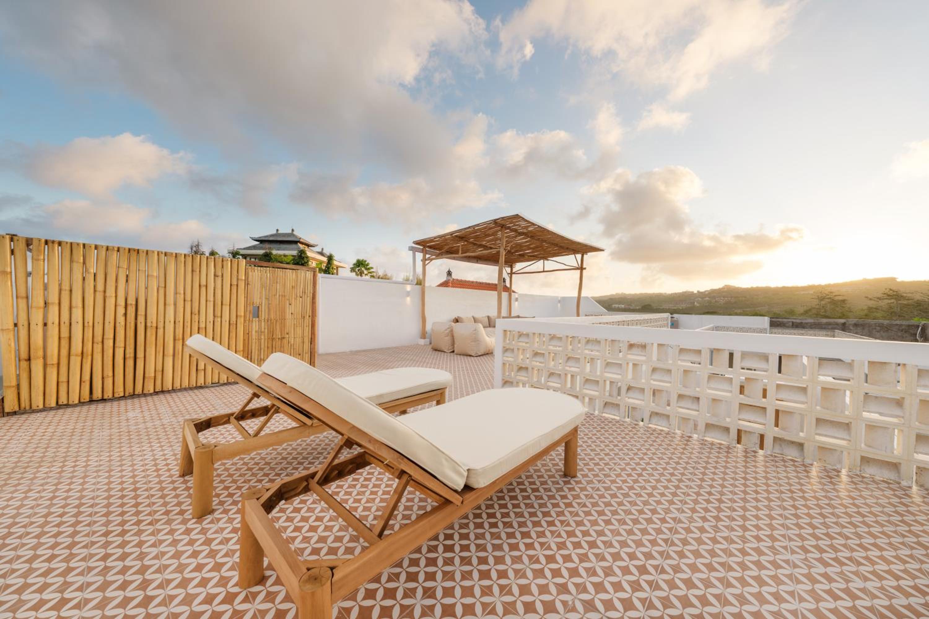 Sira Rosa Villa 2BR with Rooftop Oasis