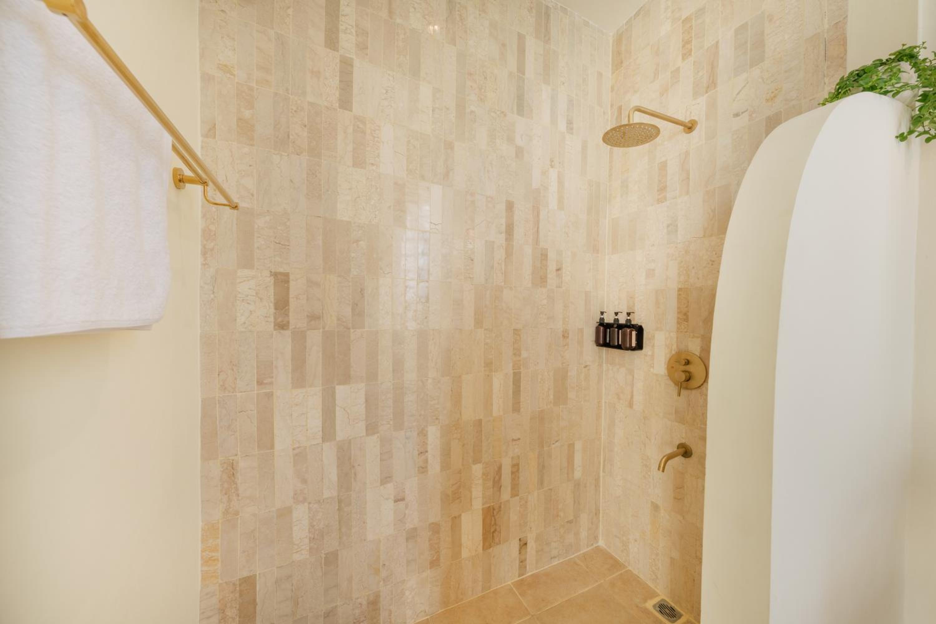 Sira Rosa Villa 2BR with Rooftop Oasis