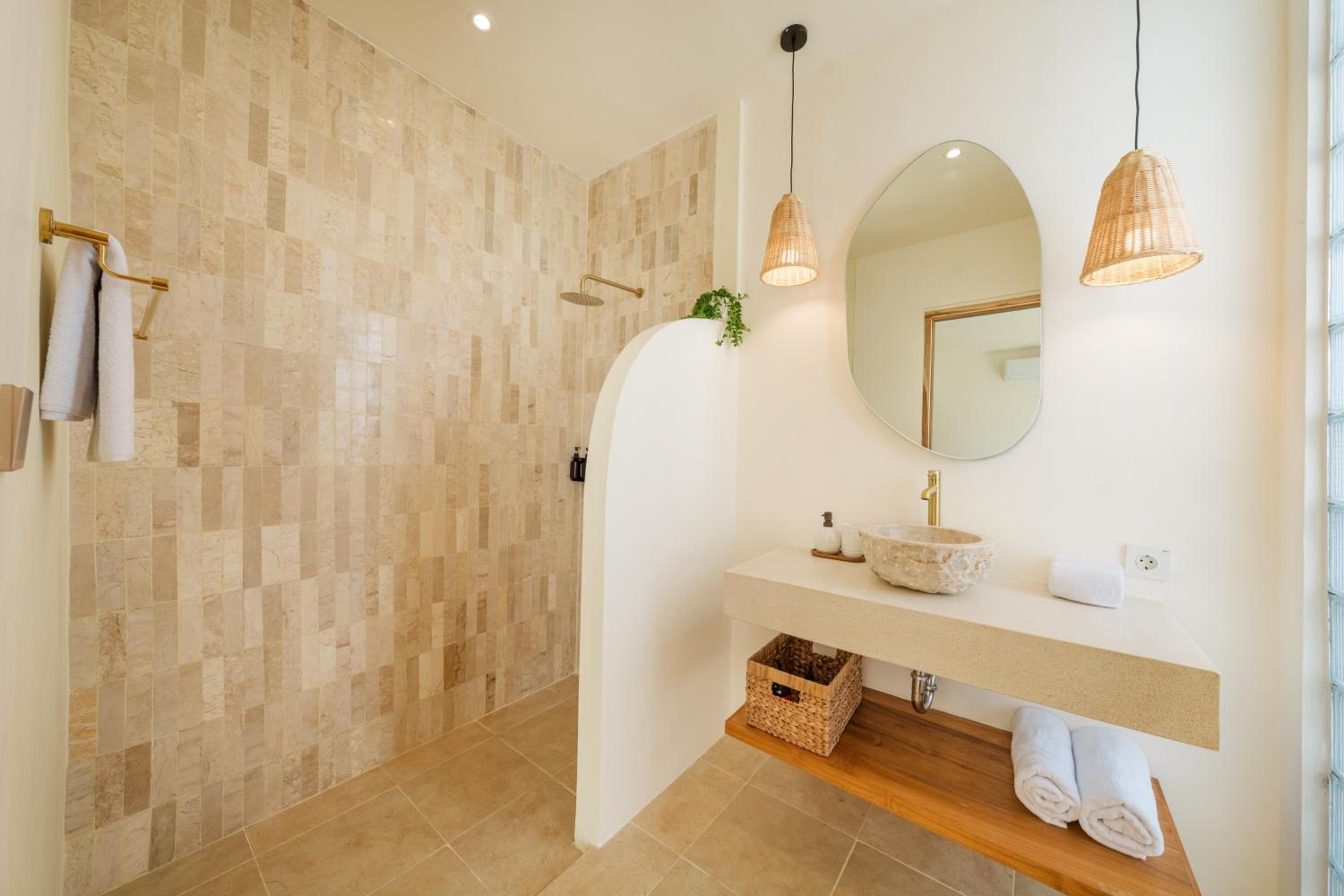 Sira Rosa Villa 2BR with Rooftop Oasis