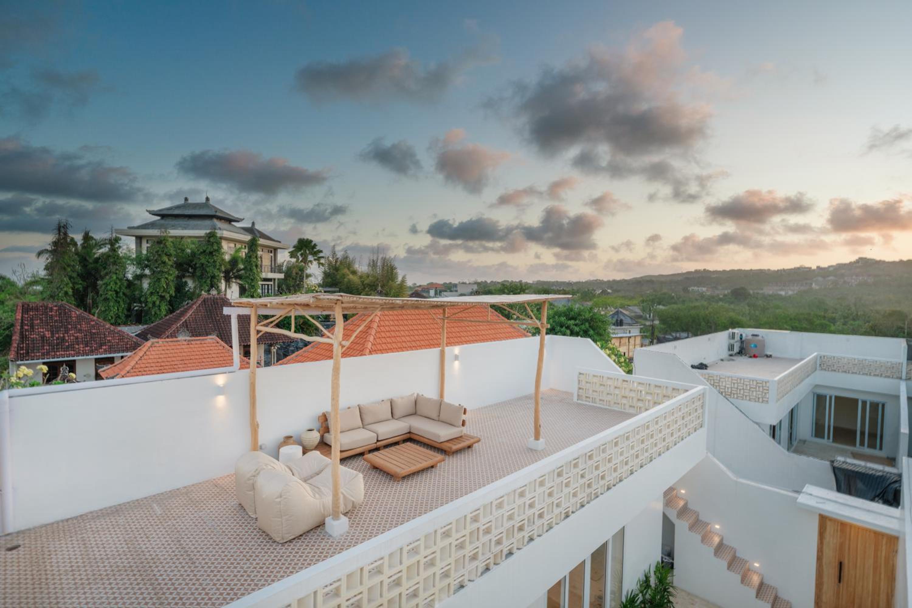 Sira Rosa Villa 2BR with Rooftop Oasis