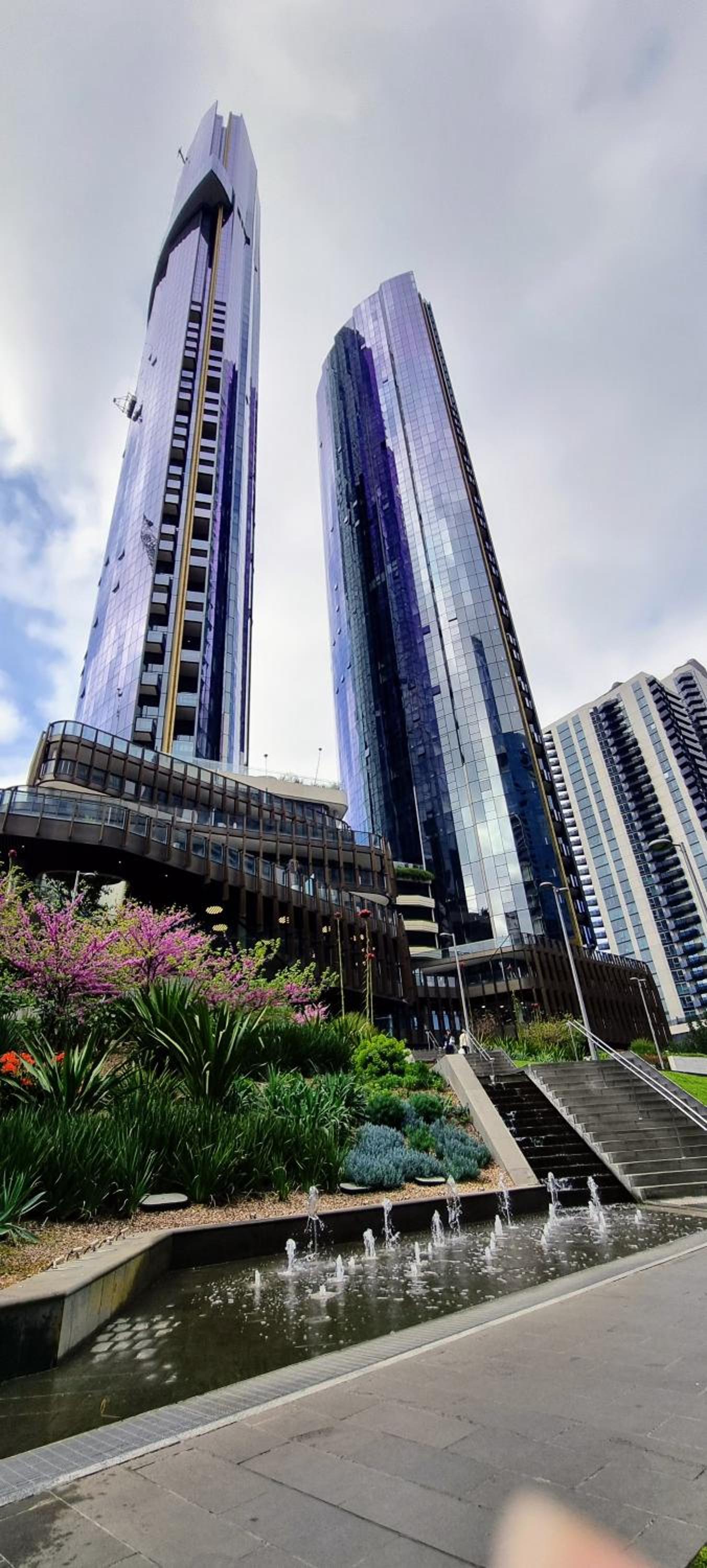 3BR Southbank Executive Apartment, Free Parking, Bay Views, Walk to Crown