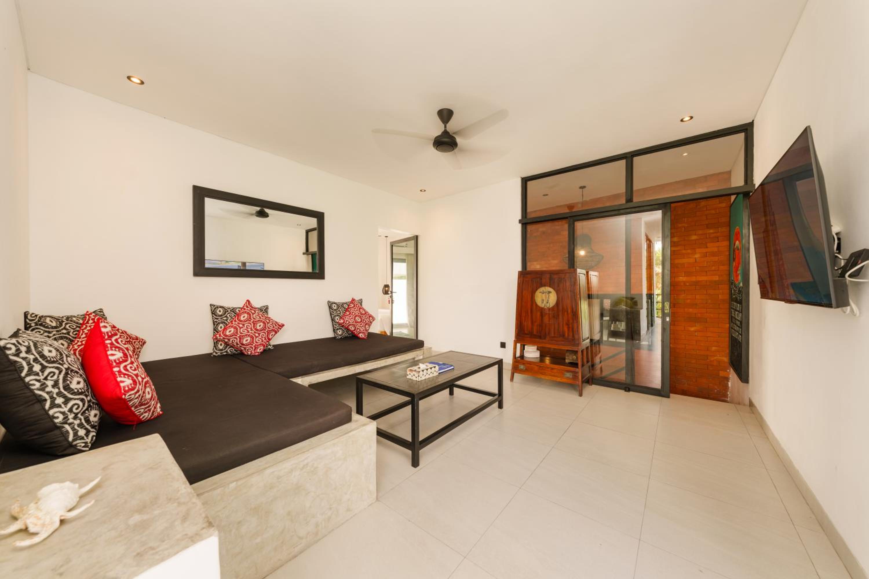 Spacious 5BR Modern Simplicity, Near Canggu's Best