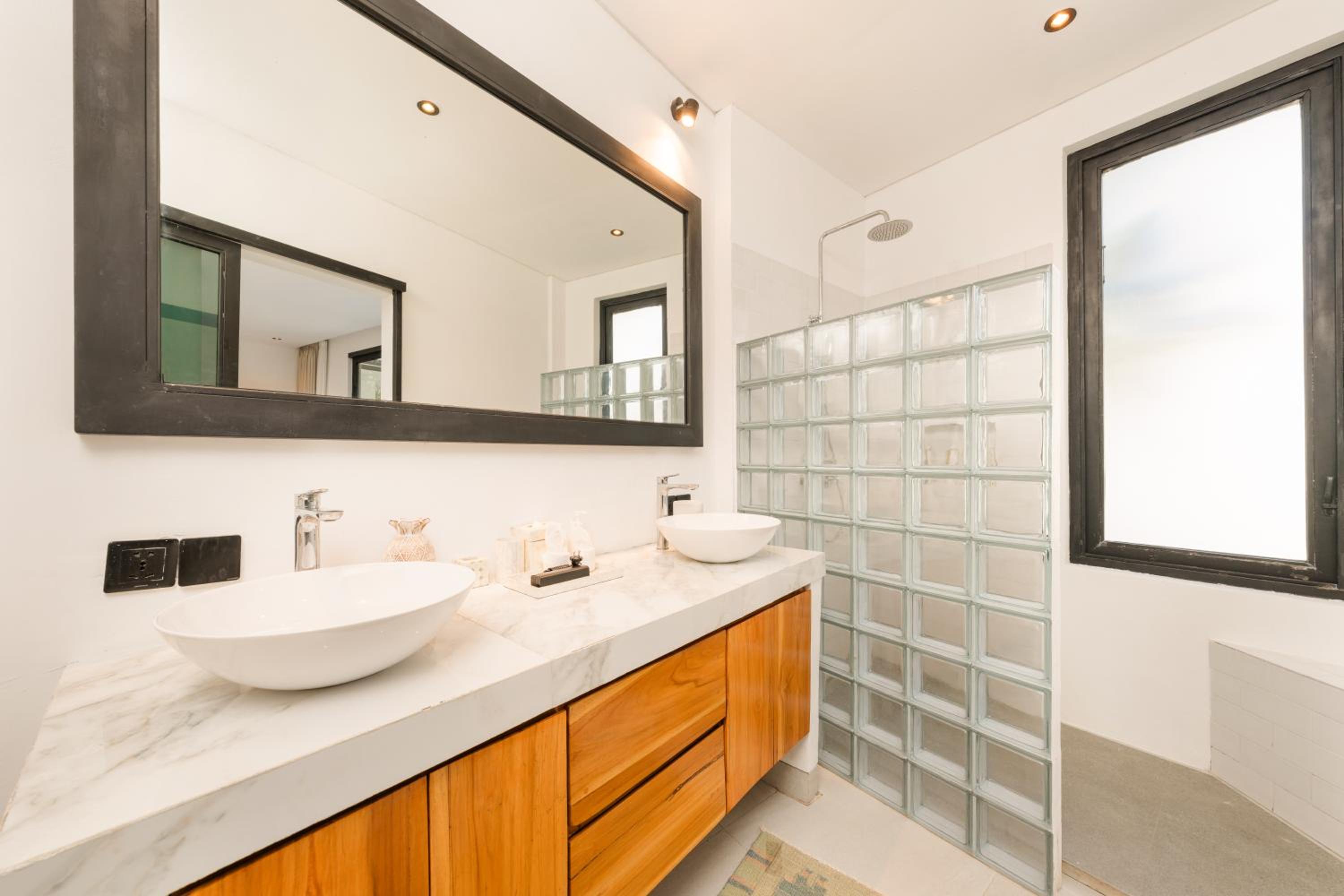 Spacious 5BR Modern Simplicity, Near Canggu's Best