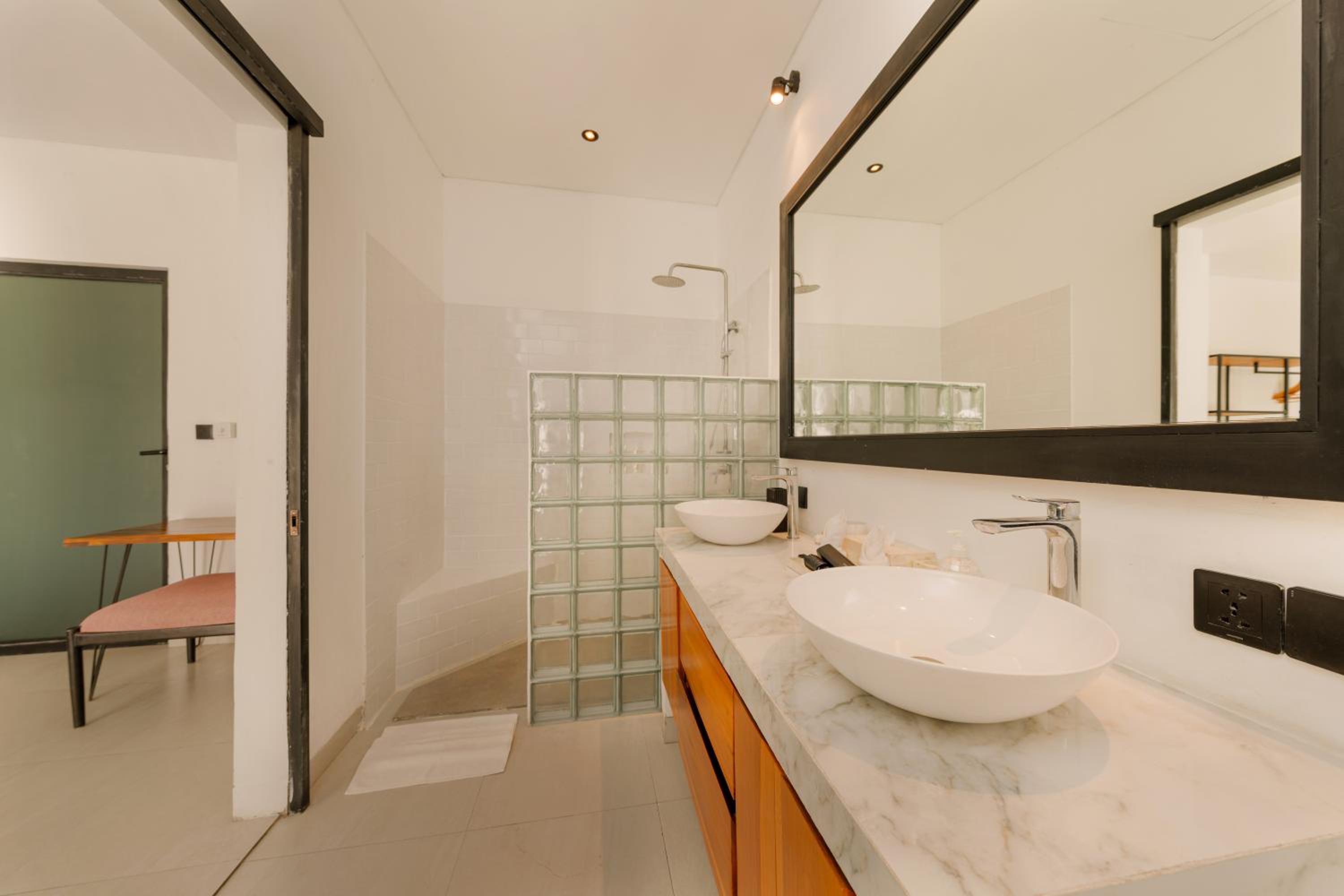 Spacious 5BR Modern Simplicity, Near Canggu's Best
