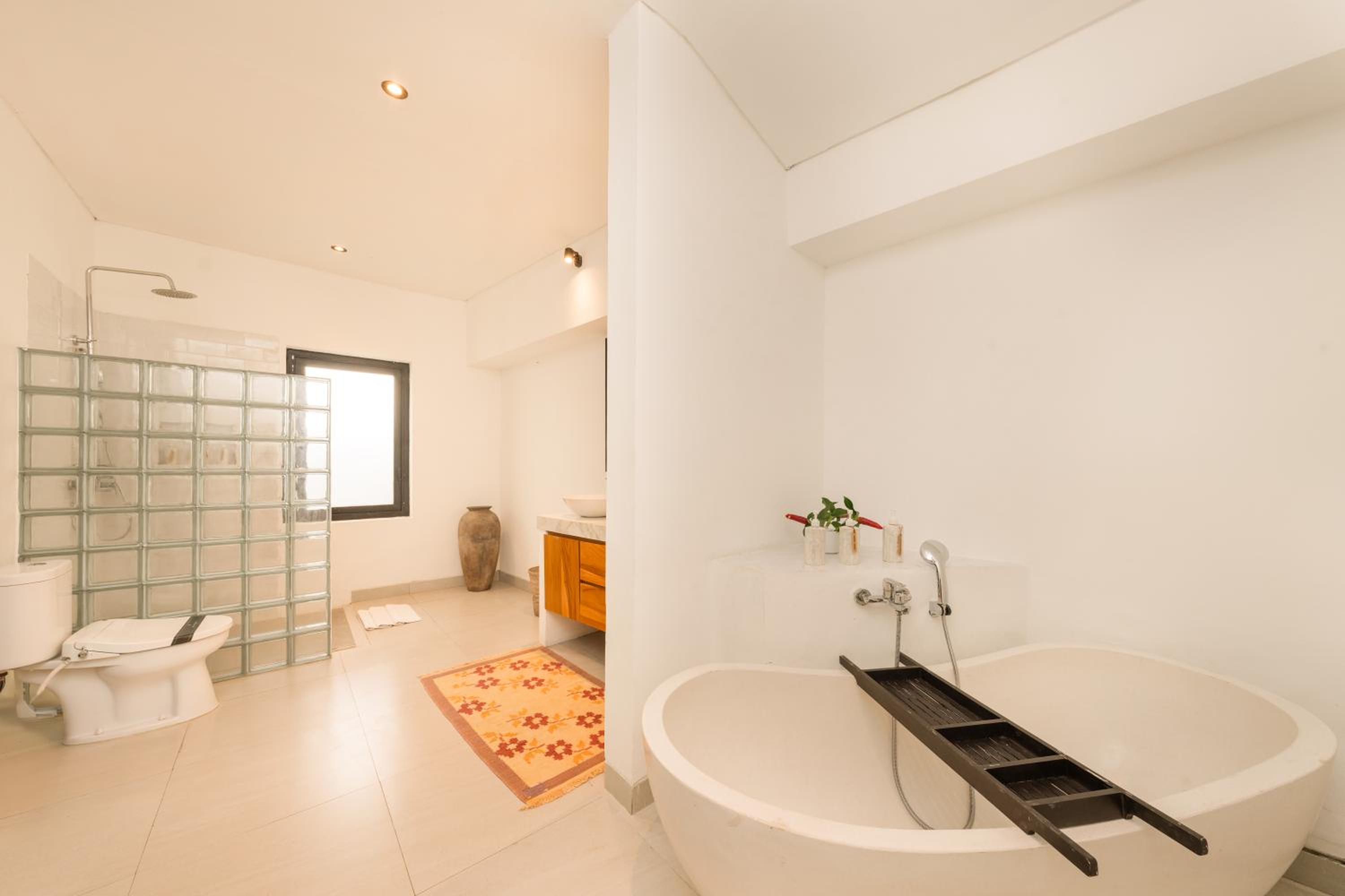 Spacious 5BR Modern Simplicity, Near Canggu's Best
