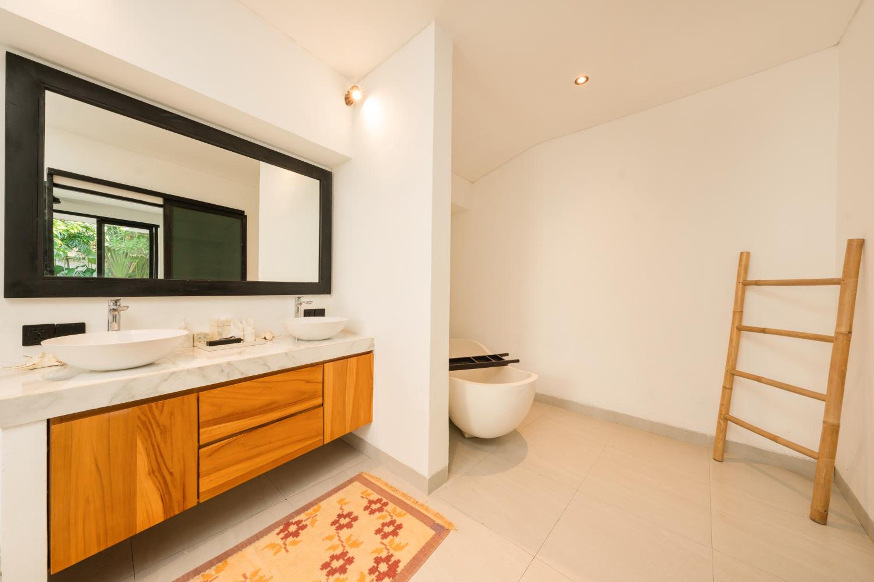 Spacious 5BR Modern Simplicity, Near Canggu's Best
