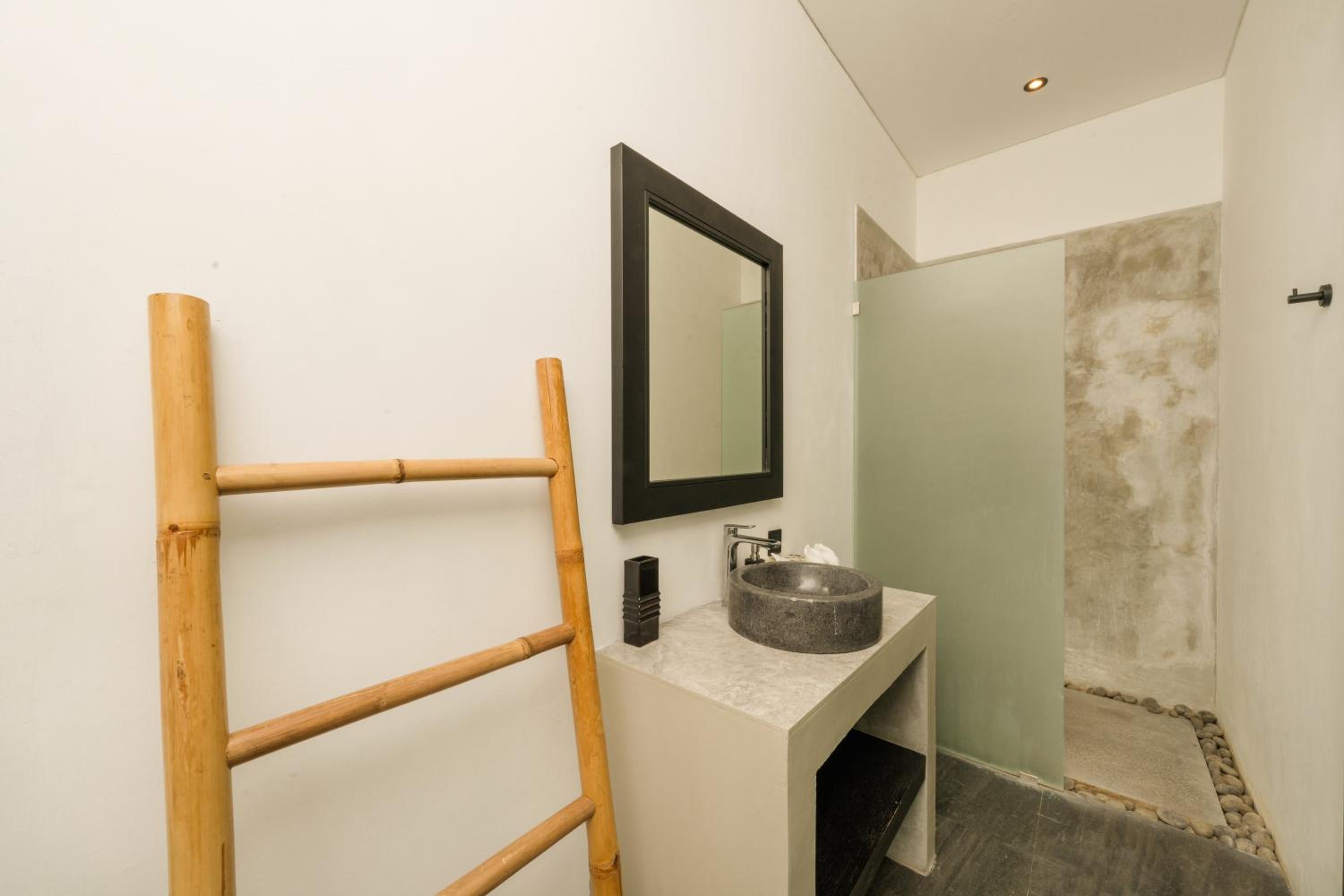 Elegant Modern 4BR Retreat in the Heart of Berawa