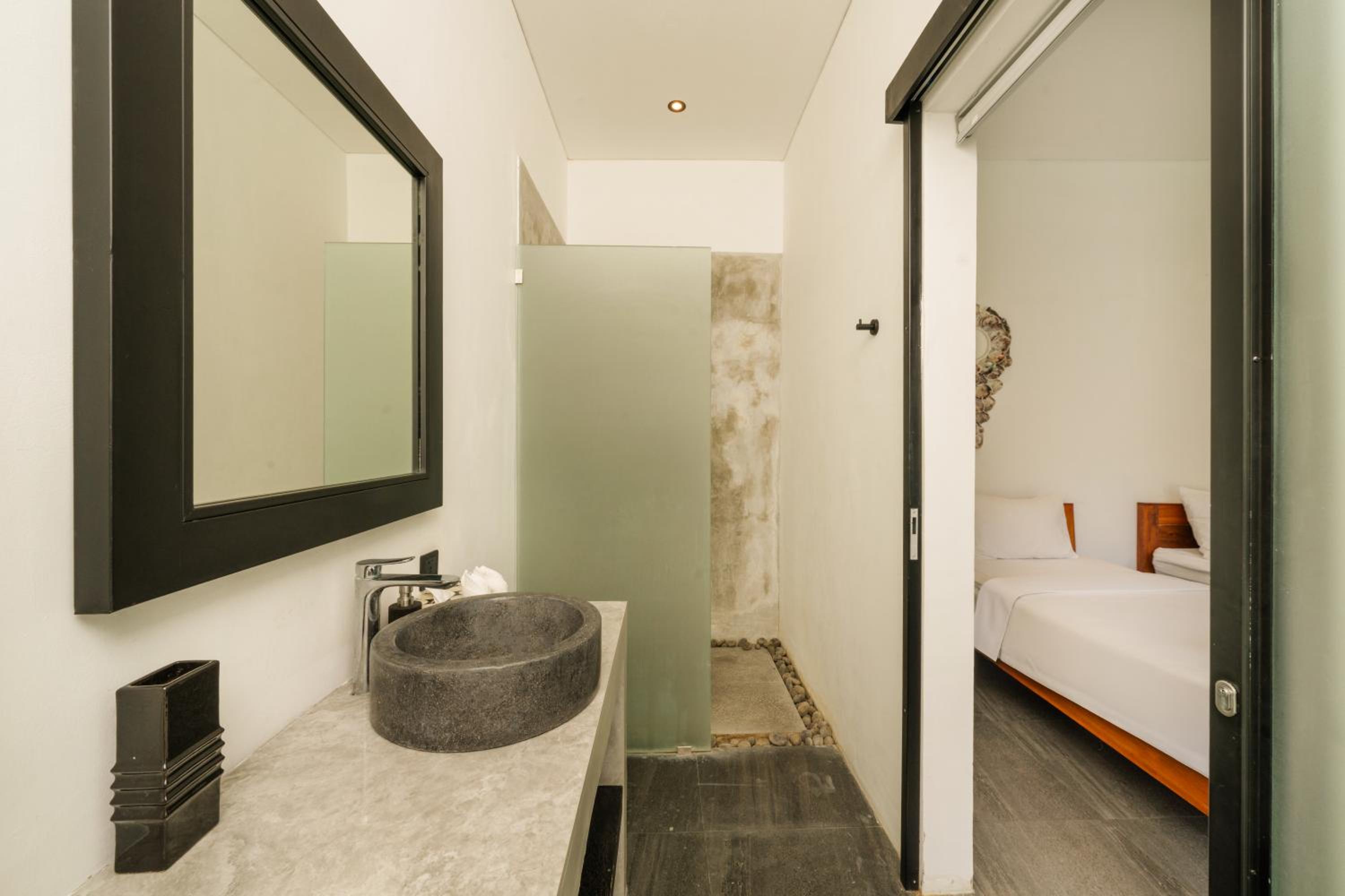 Elegant Modern 4BR Retreat in the Heart of Berawa