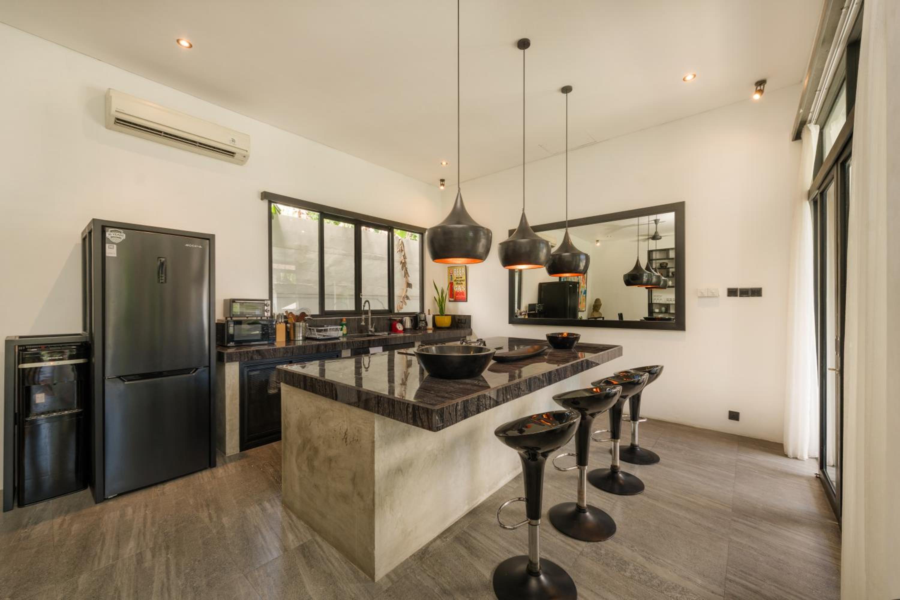 Elegant Modern 4BR Retreat in the Heart of Berawa
