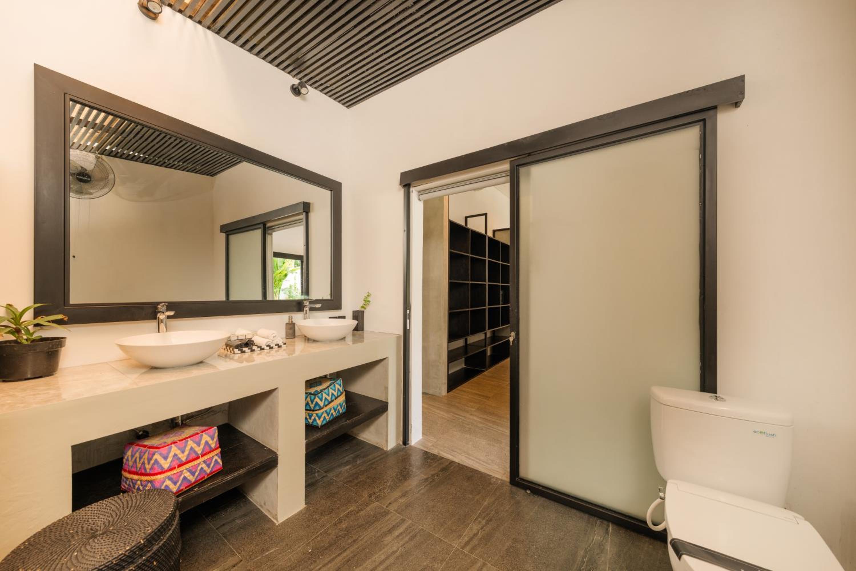 Elegant Modern 4BR Retreat in the Heart of Berawa