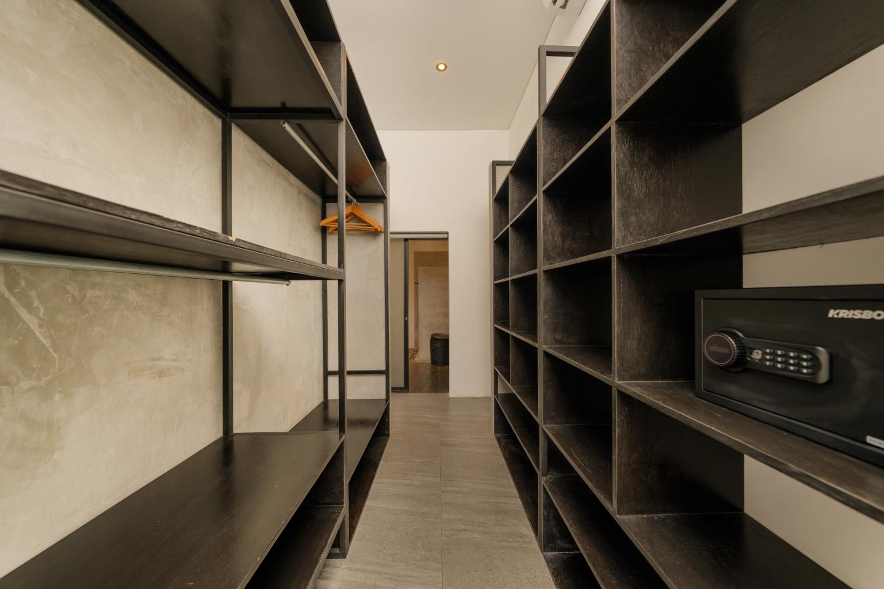 Elegant Modern 4BR Retreat in the Heart of Berawa