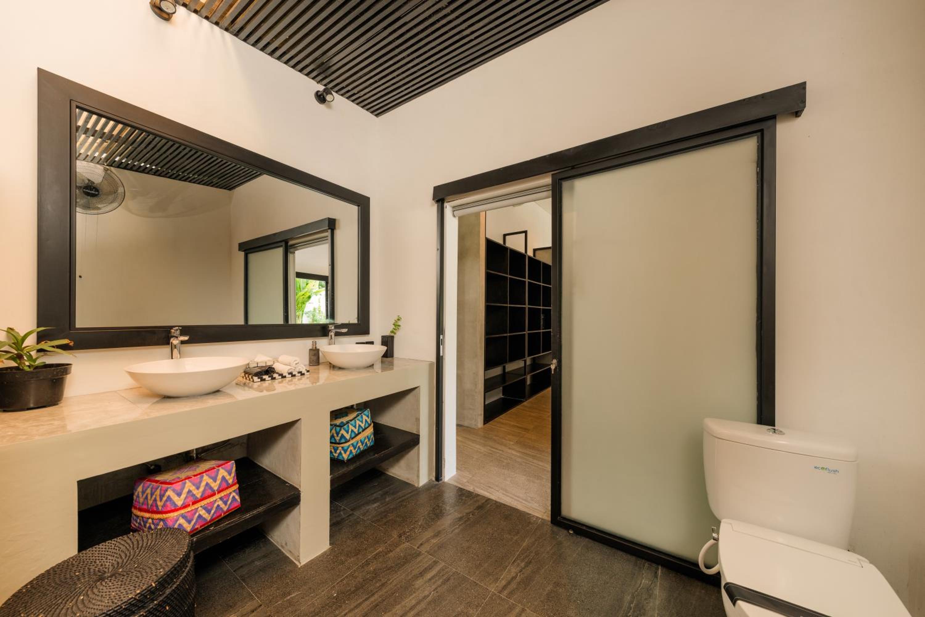 Elegant Modern 4BR Retreat in the Heart of Berawa