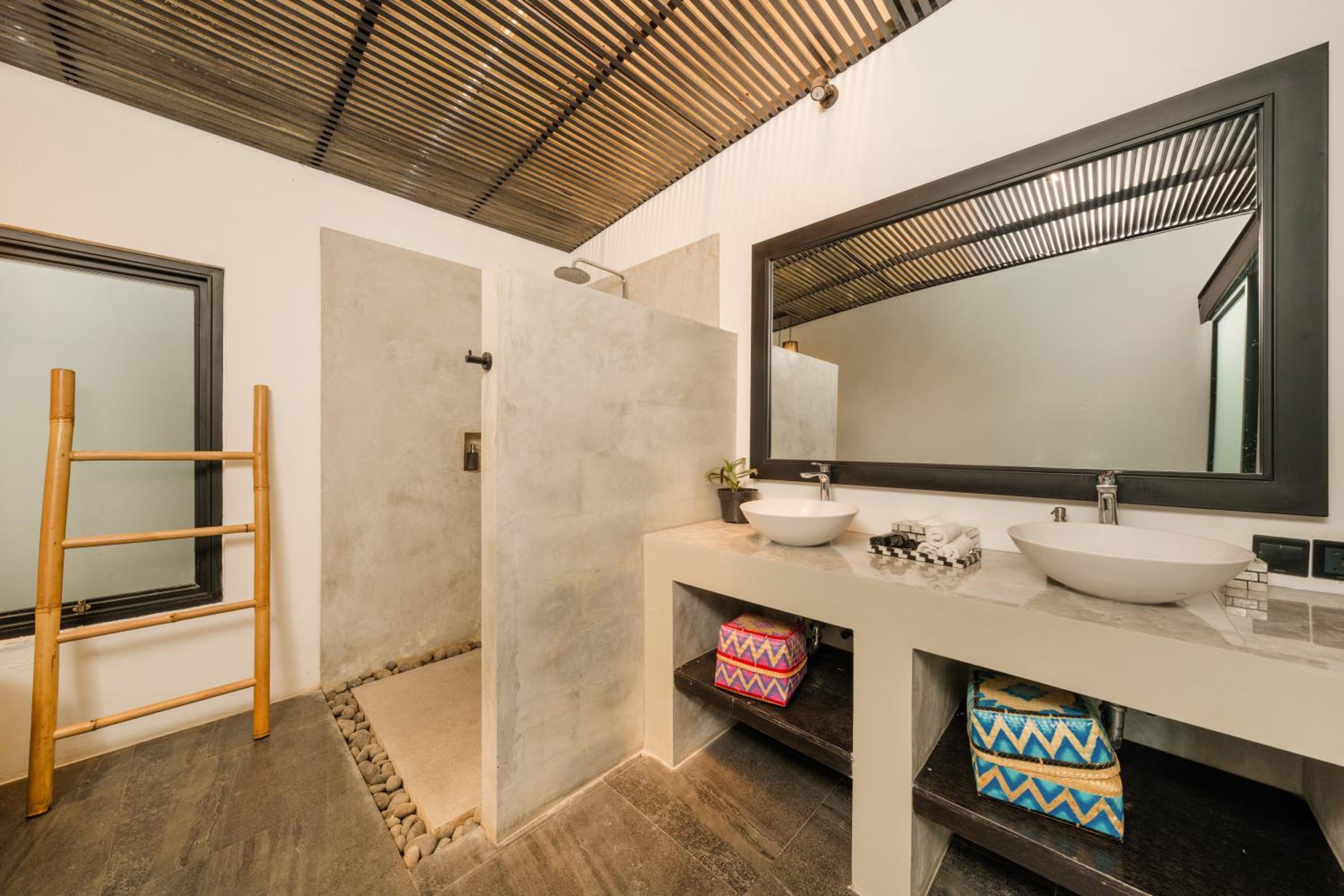 Elegant Modern 4BR Retreat in the Heart of Berawa