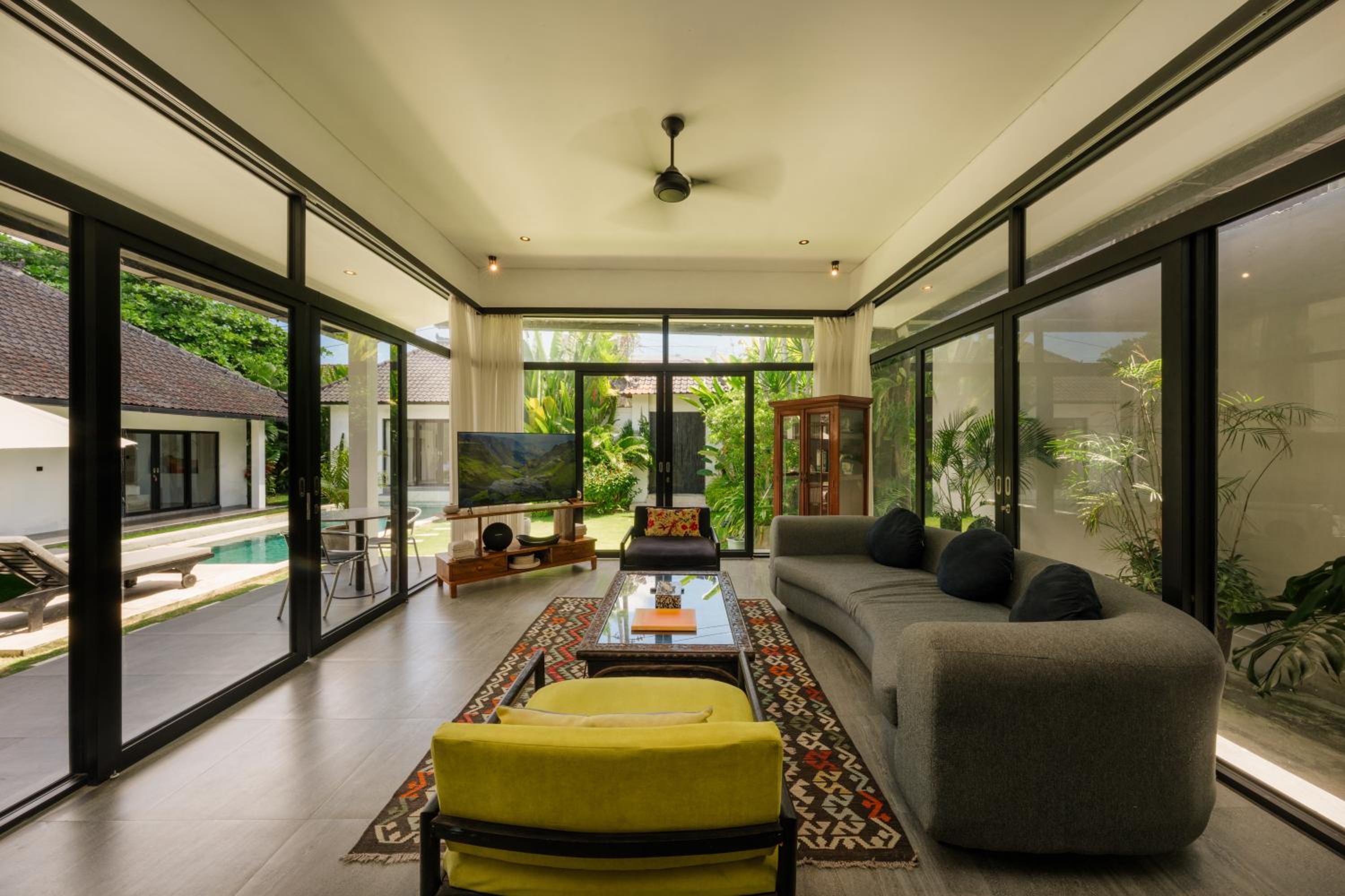 Elegant Modern 4BR Retreat in the Heart of Berawa