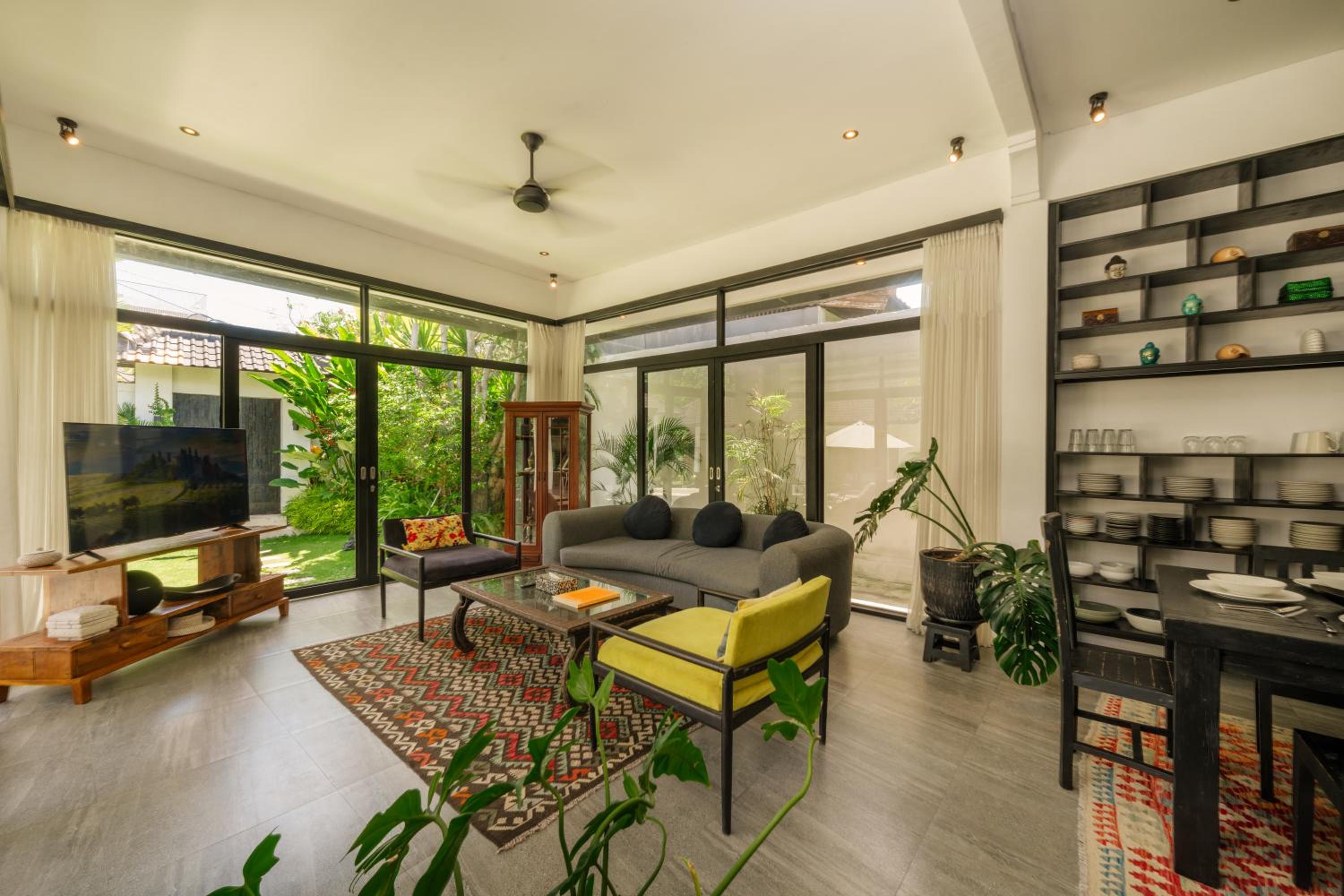 Elegant Modern 4BR Retreat in the Heart of Berawa