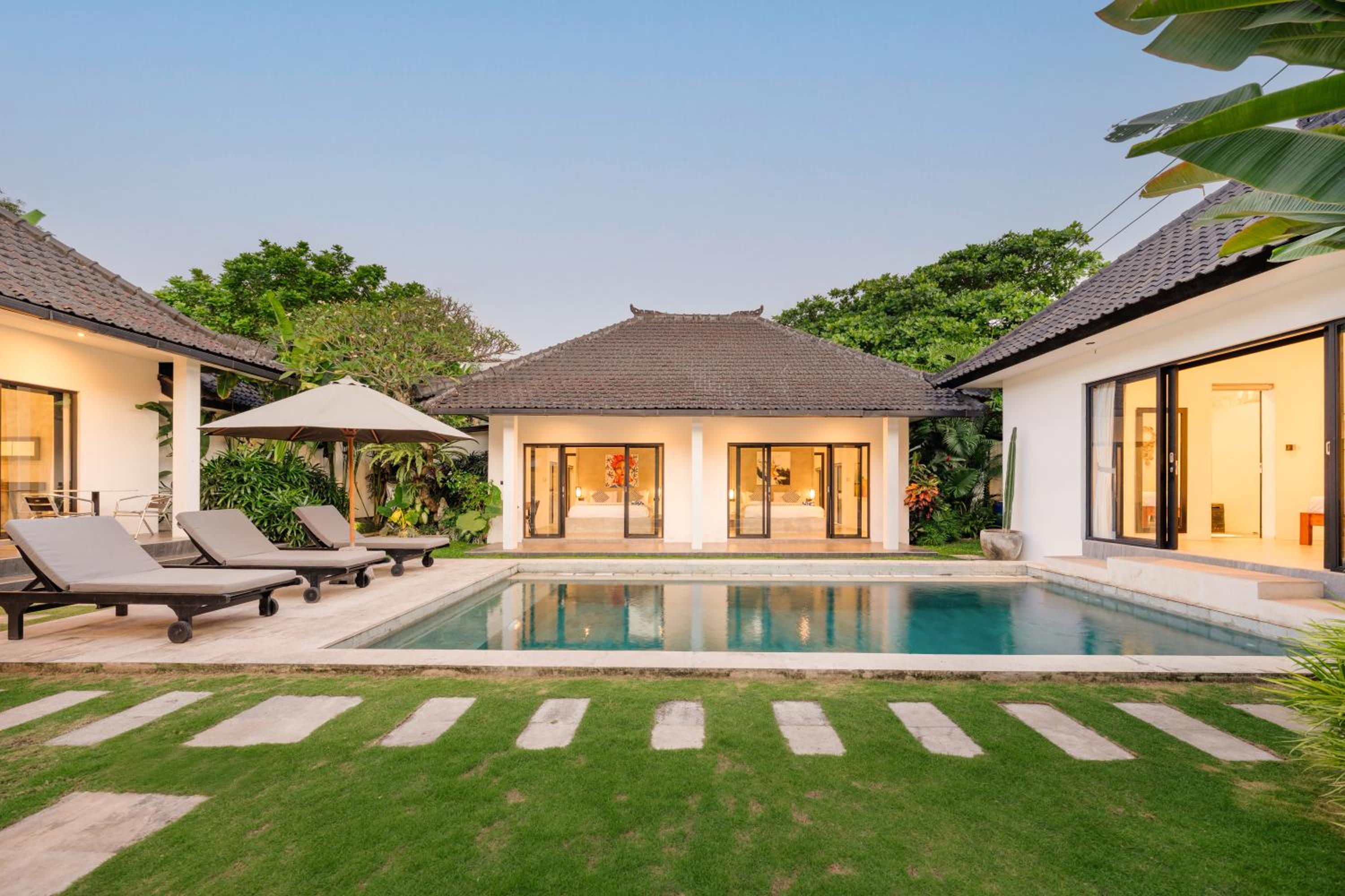 Elegant Modern 4BR Retreat in the Heart of Berawa