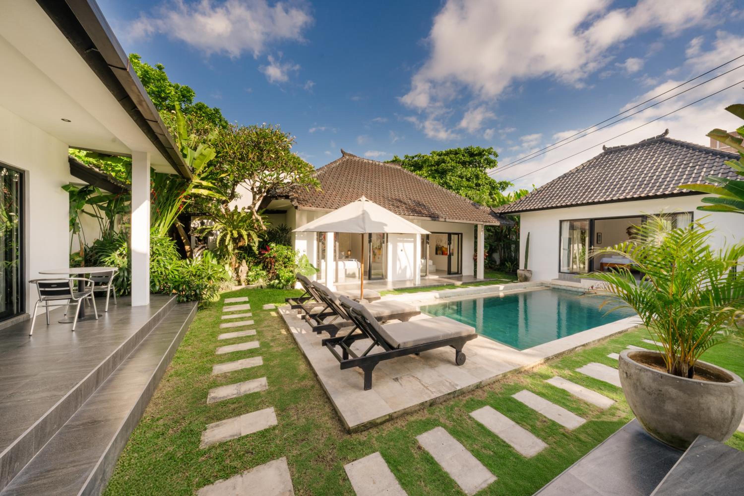 Elegant Modern 4BR Retreat in the Heart of Berawa