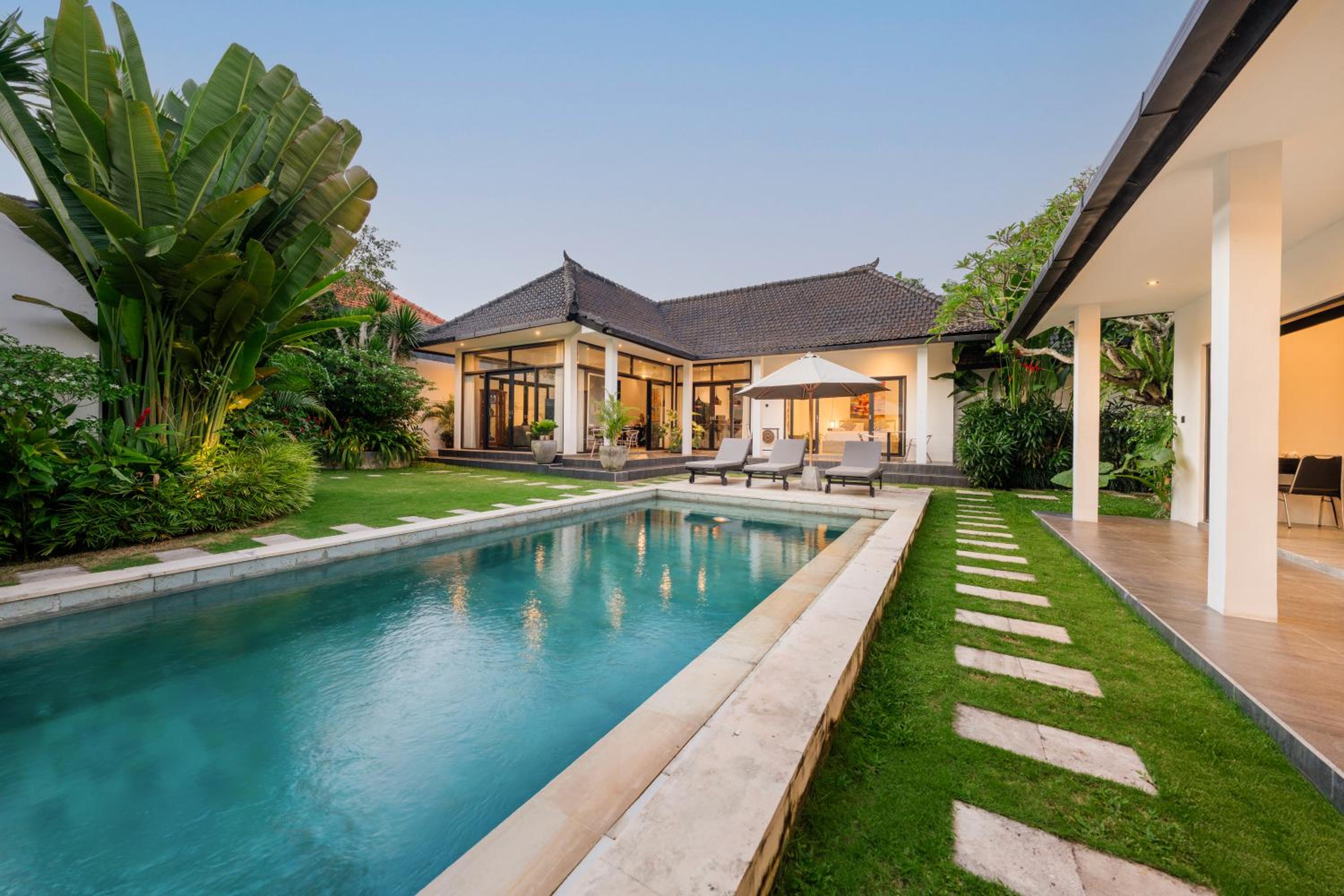 Elegant Modern 4BR Retreat in the Heart of Berawa