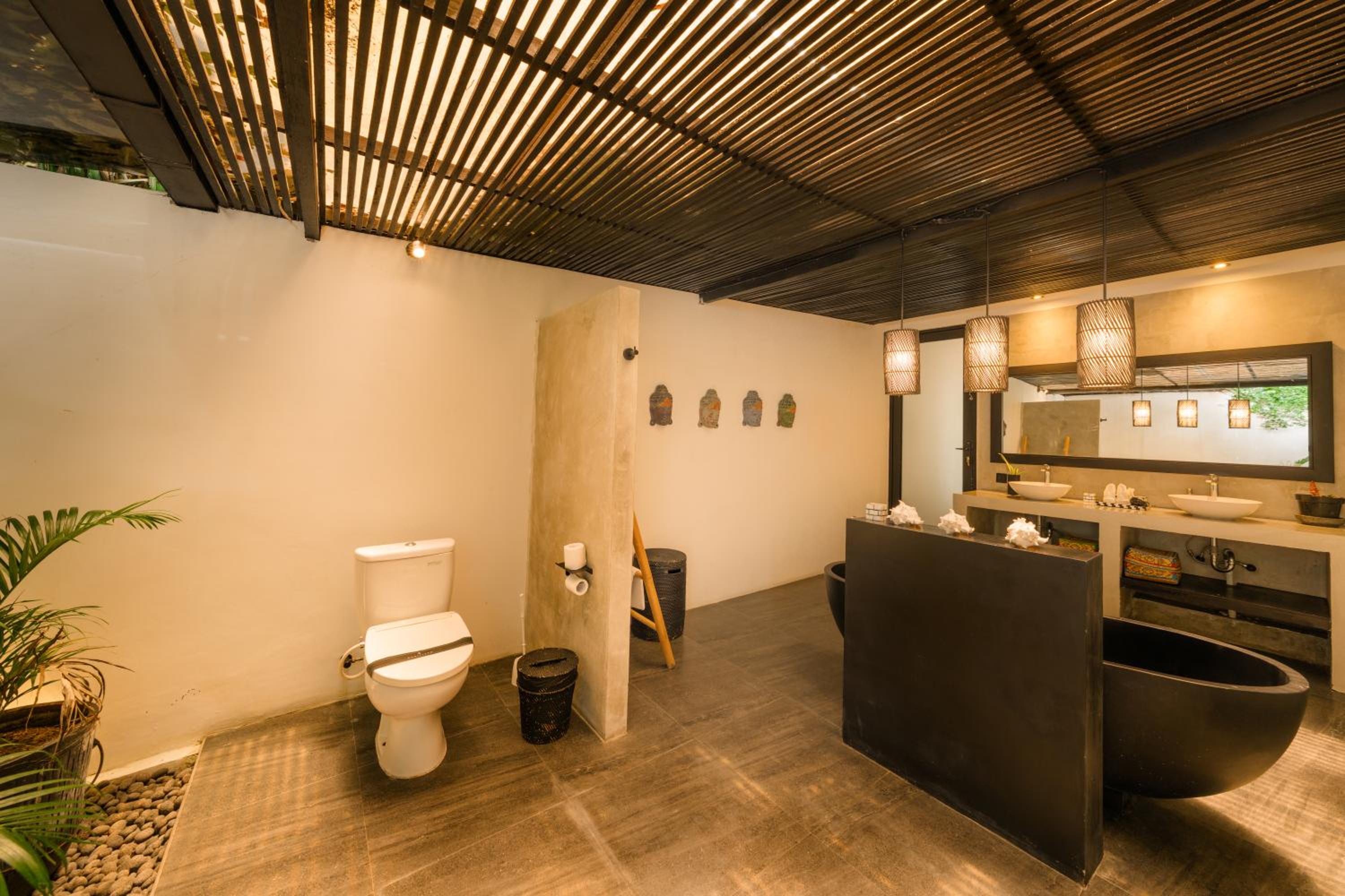 Elegant Modern 4BR Retreat in the Heart of Berawa