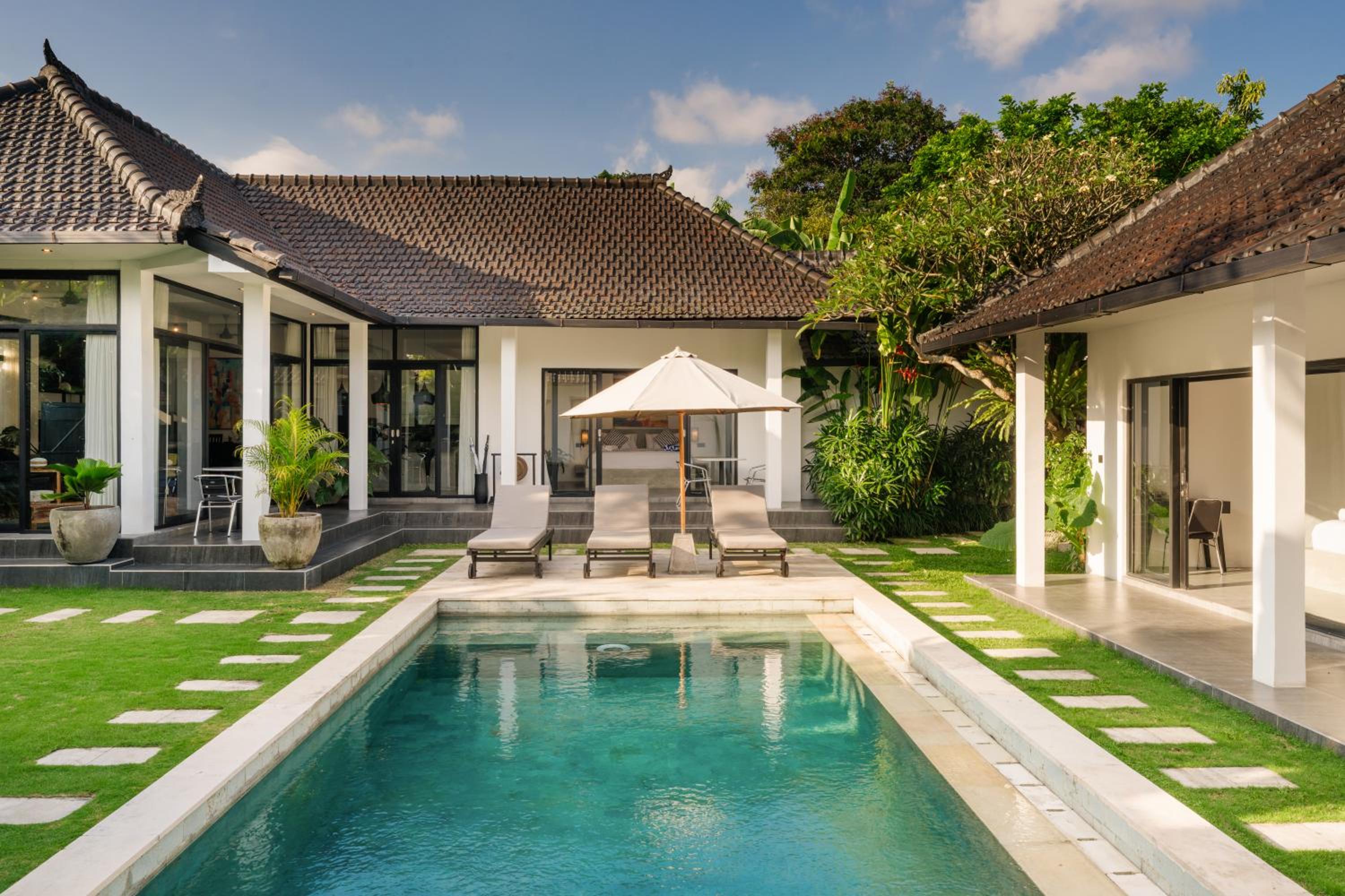 Elegant Modern 4BR Retreat in the Heart of Berawa