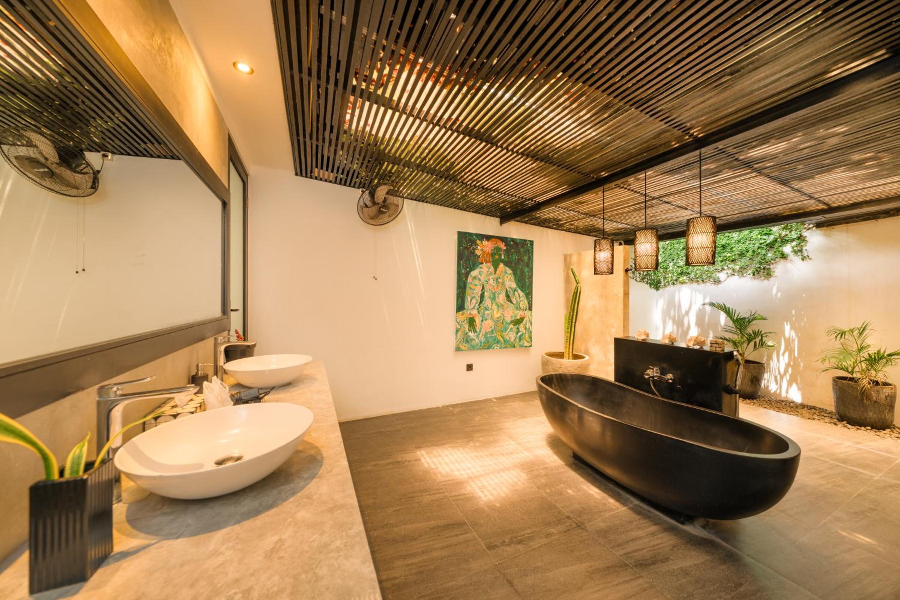 Elegant Modern 4BR Retreat in the Heart of Berawa