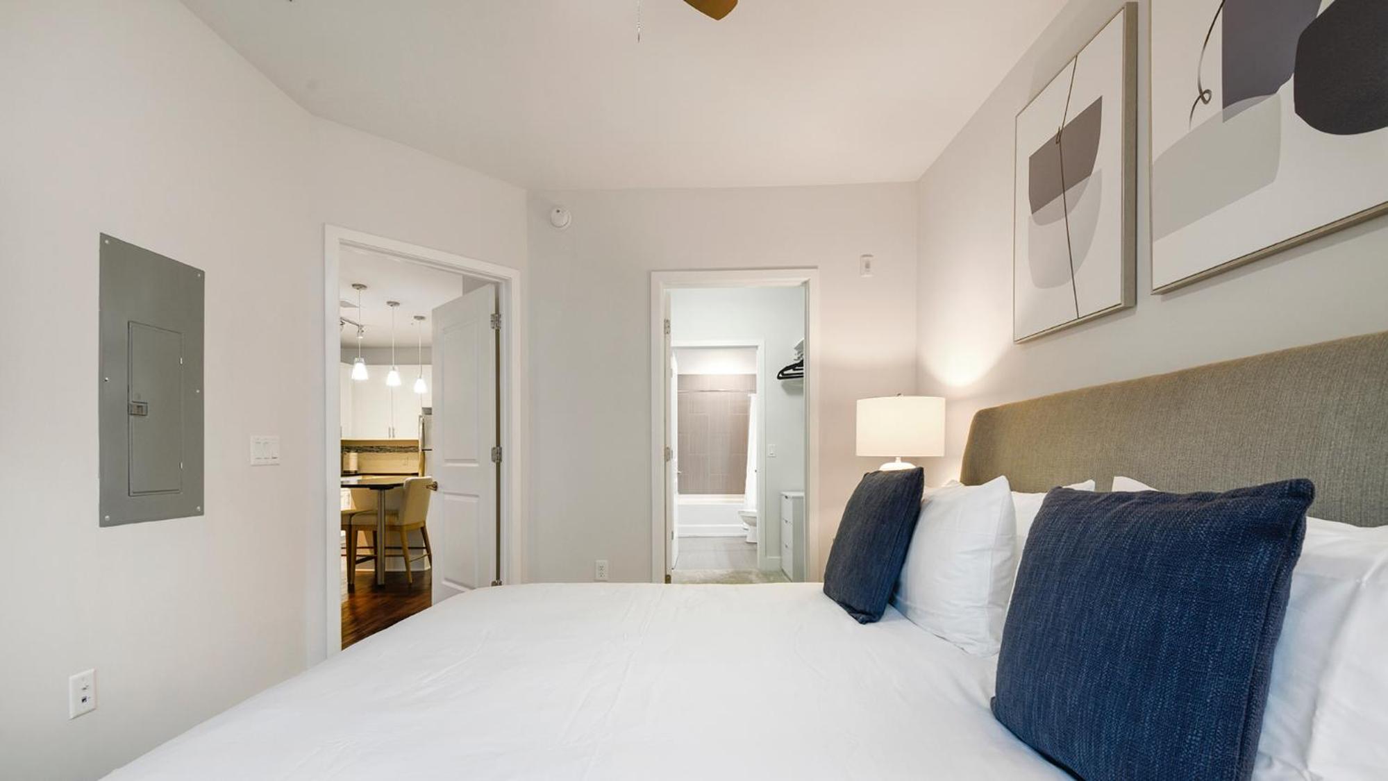Landing Chic 1BD Gym Rooftop Lounge