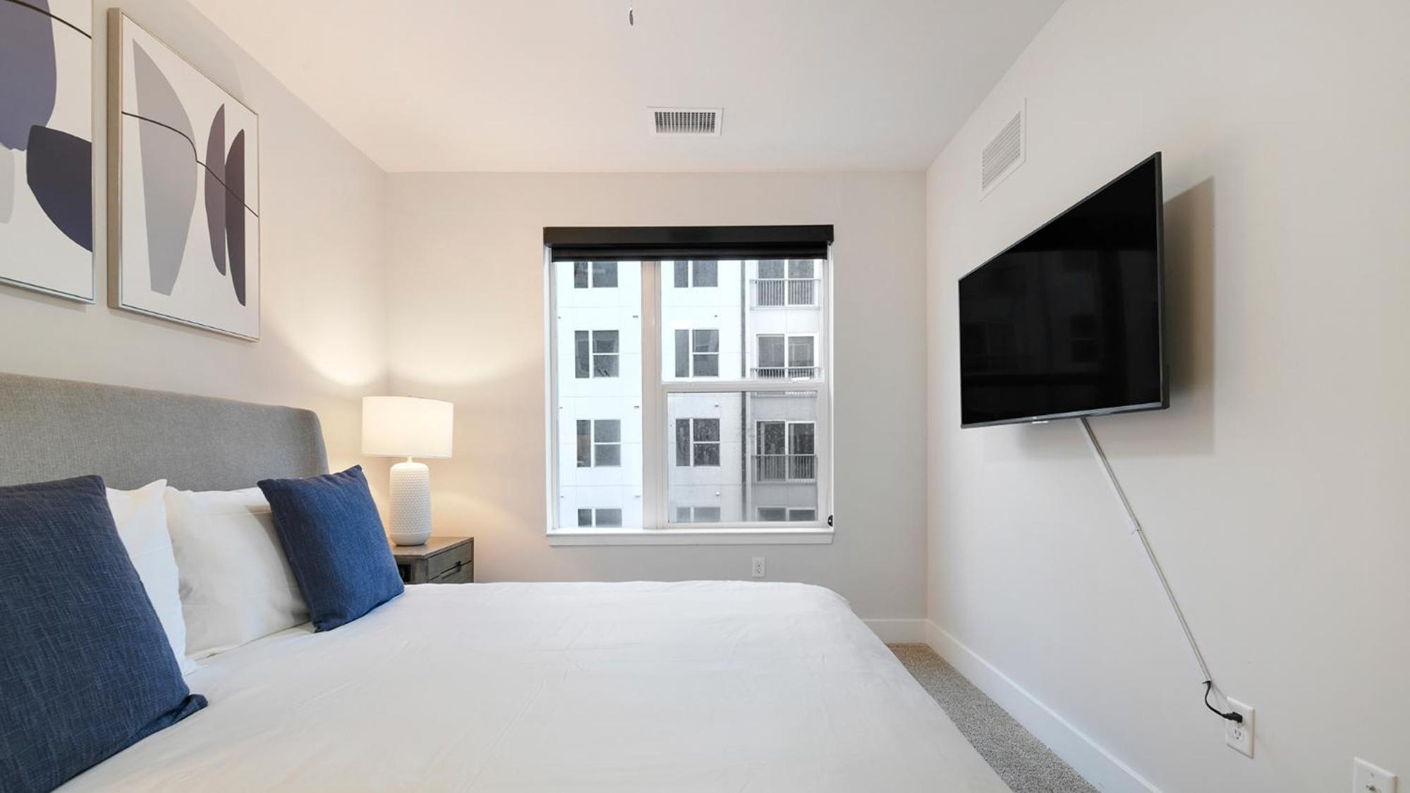Landing Chic 1BD Gym Rooftop Lounge