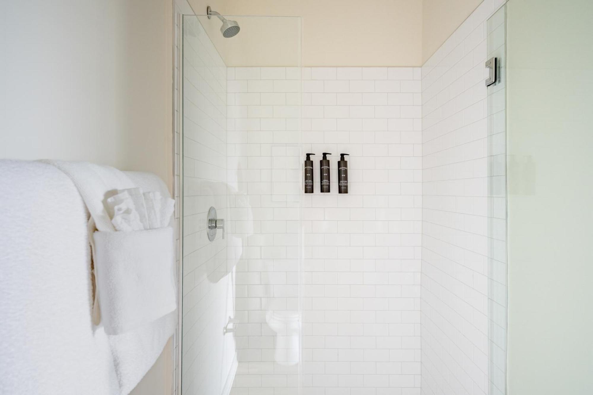 Landing Chic 1BD Gym Pool