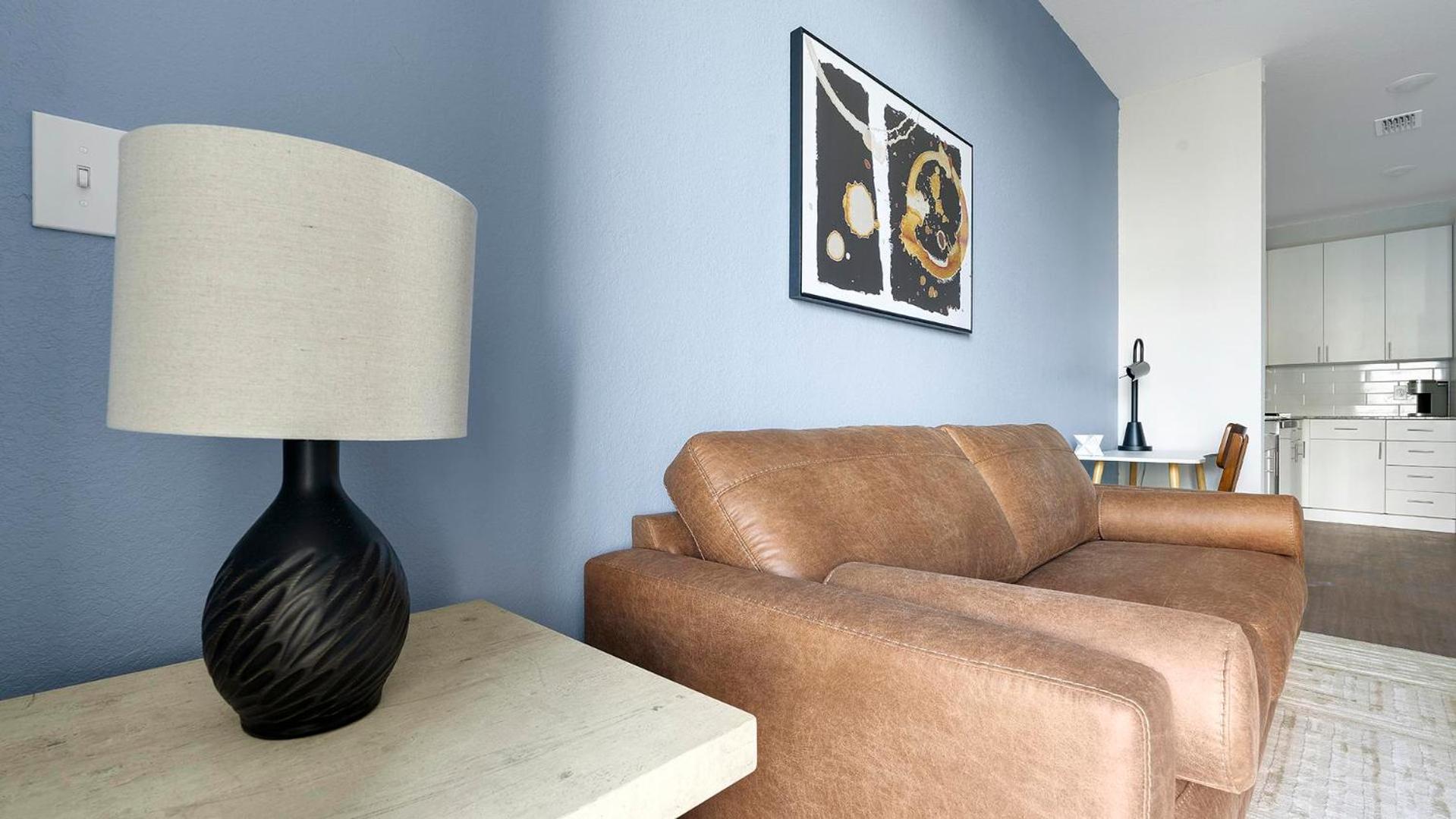 Landing Stunning 1BD Gym