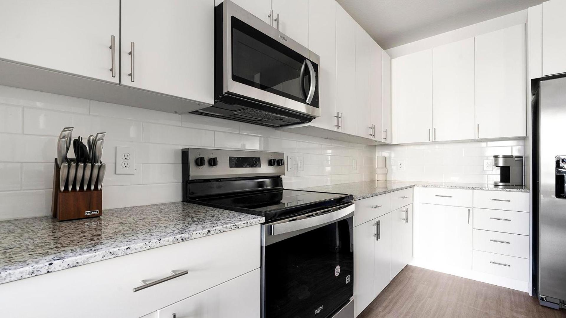 Landing Stunning 1BD Gym