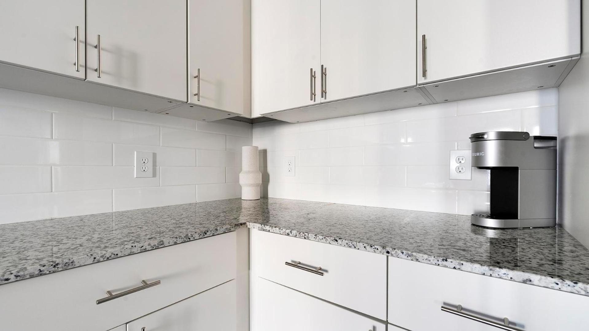 Landing Stunning 1BD Gym
