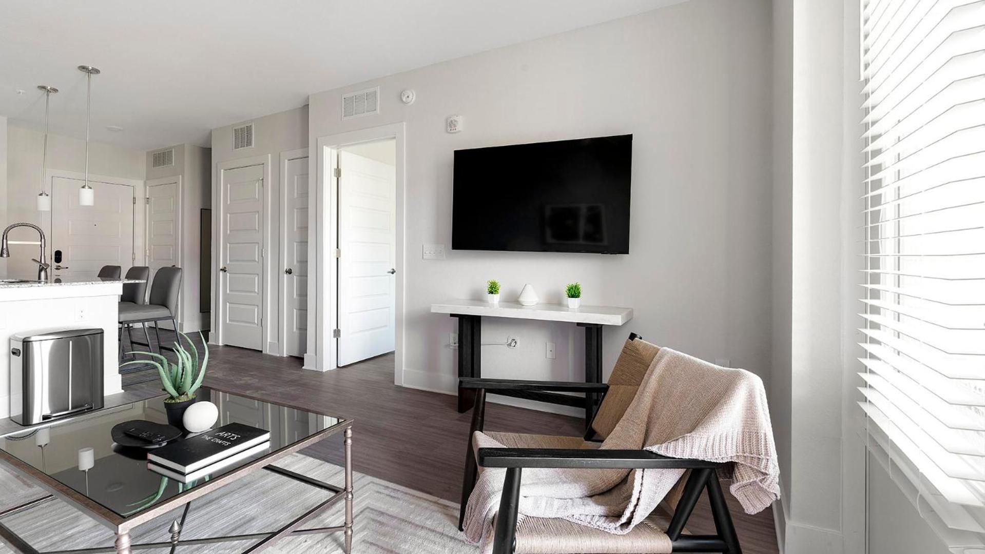 Landing Stunning 1BD Gym