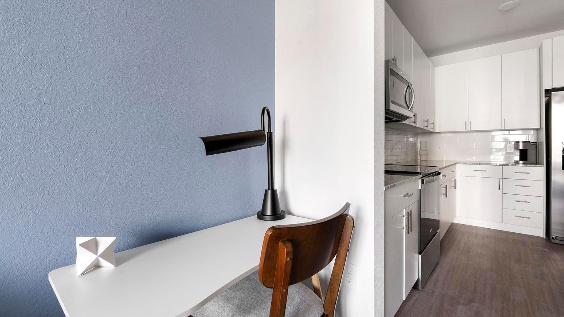 Landing Stunning 1BD Gym