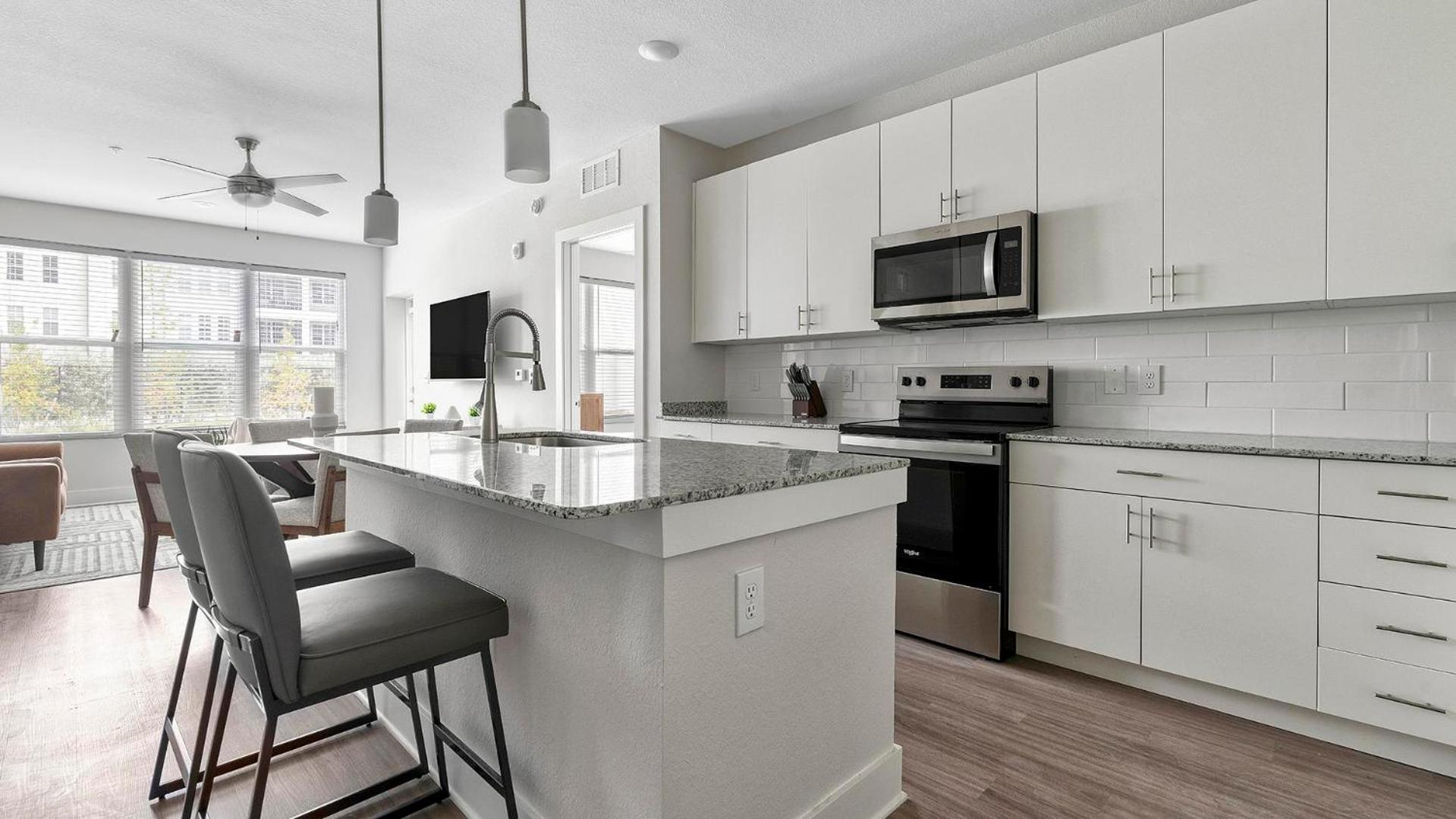 Landing Stunning 1BD Gym