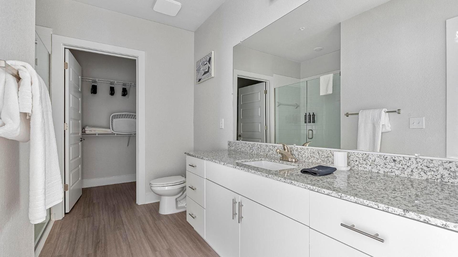 Landing Stunning 1BD Gym