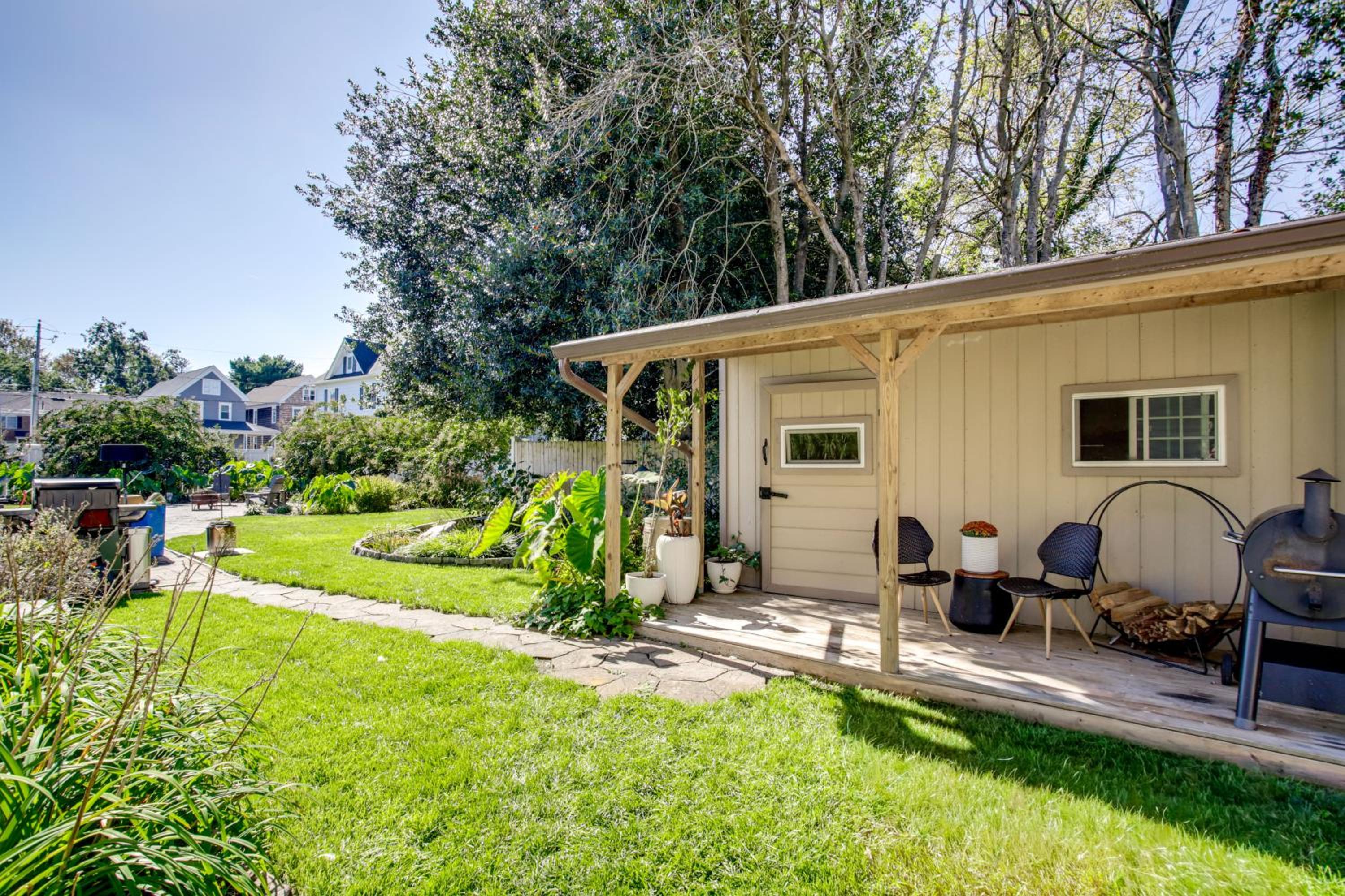 Steps to Marina and Park Waterfront Cambridge Home!