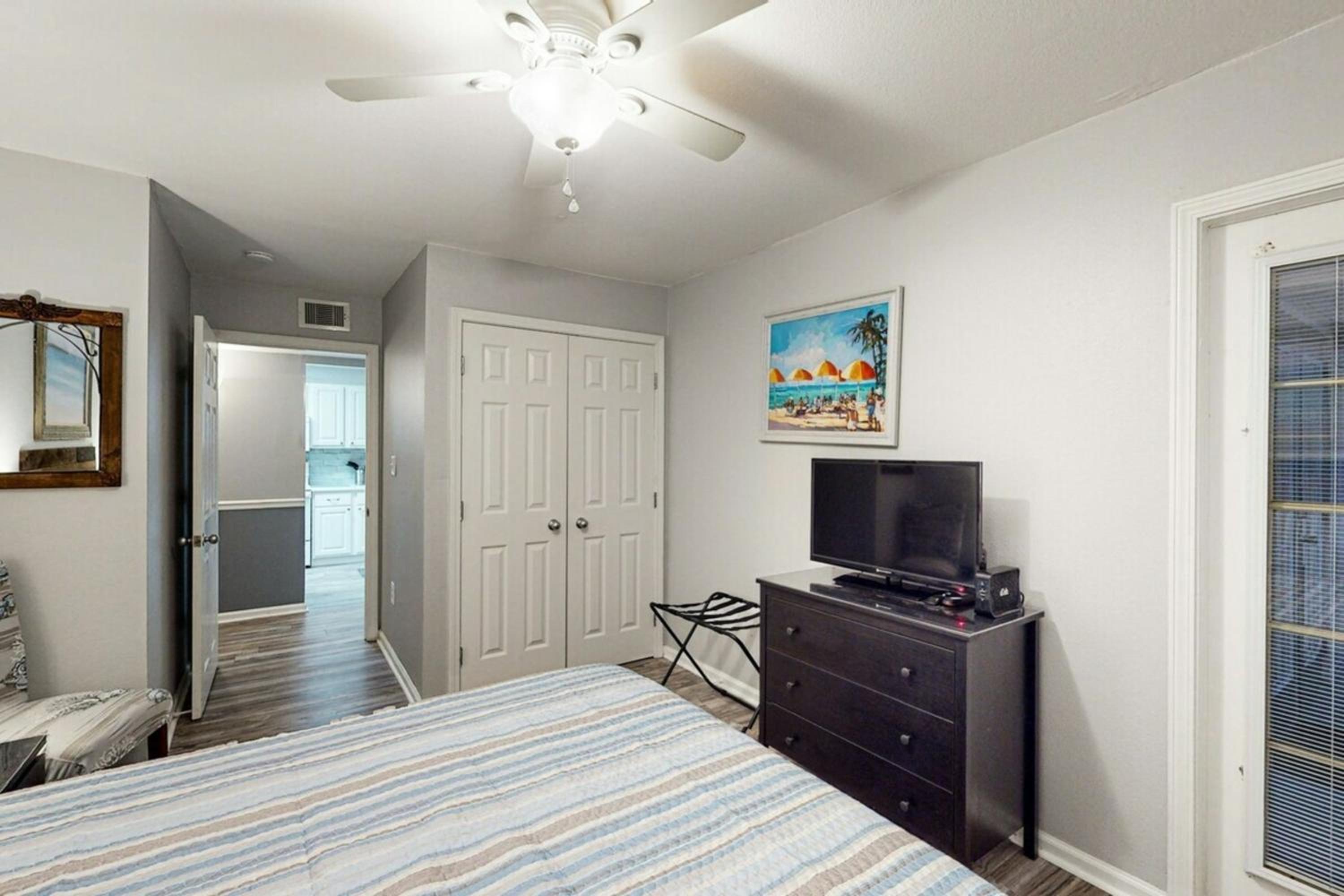 Colony Club E1