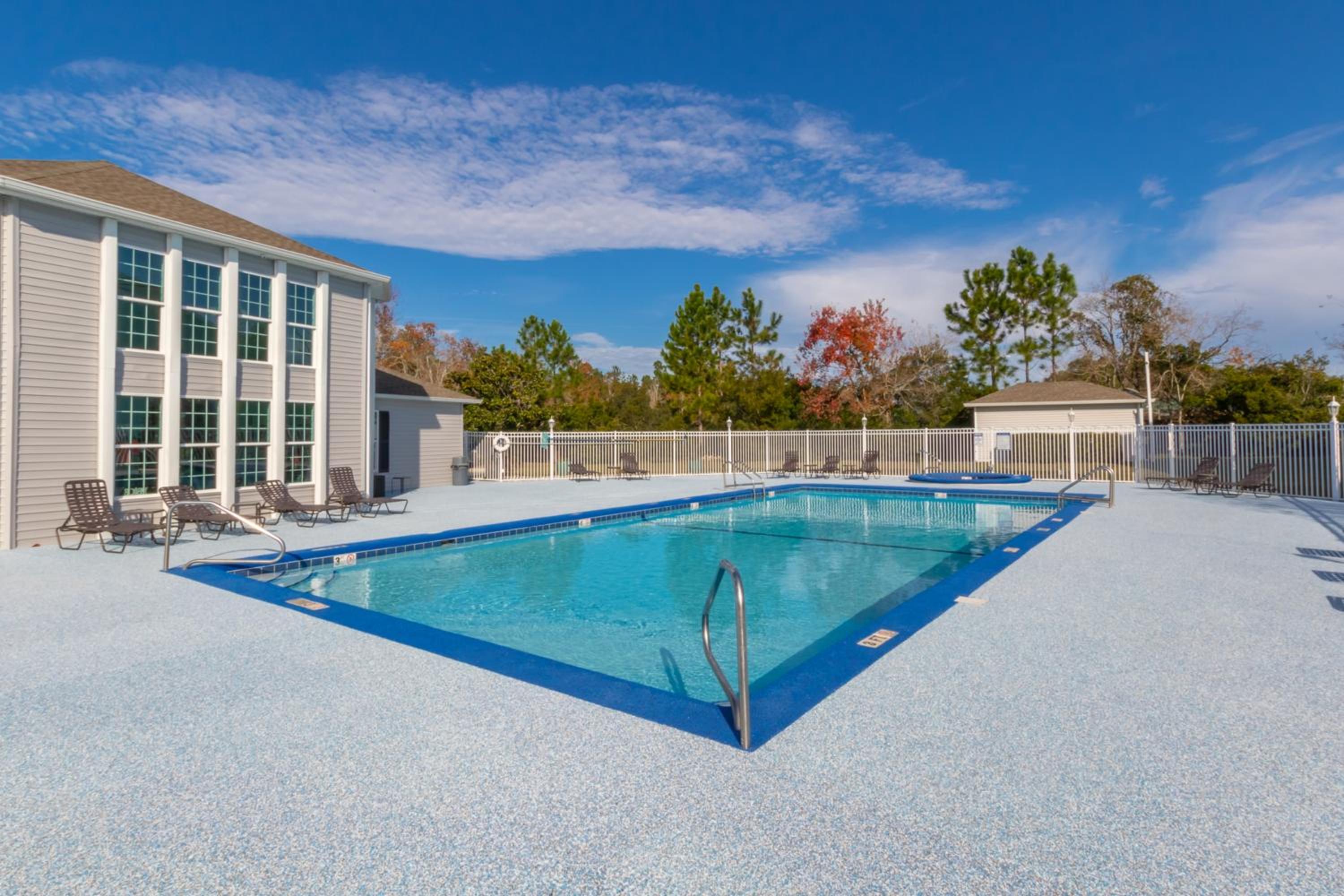 Colony Club E1