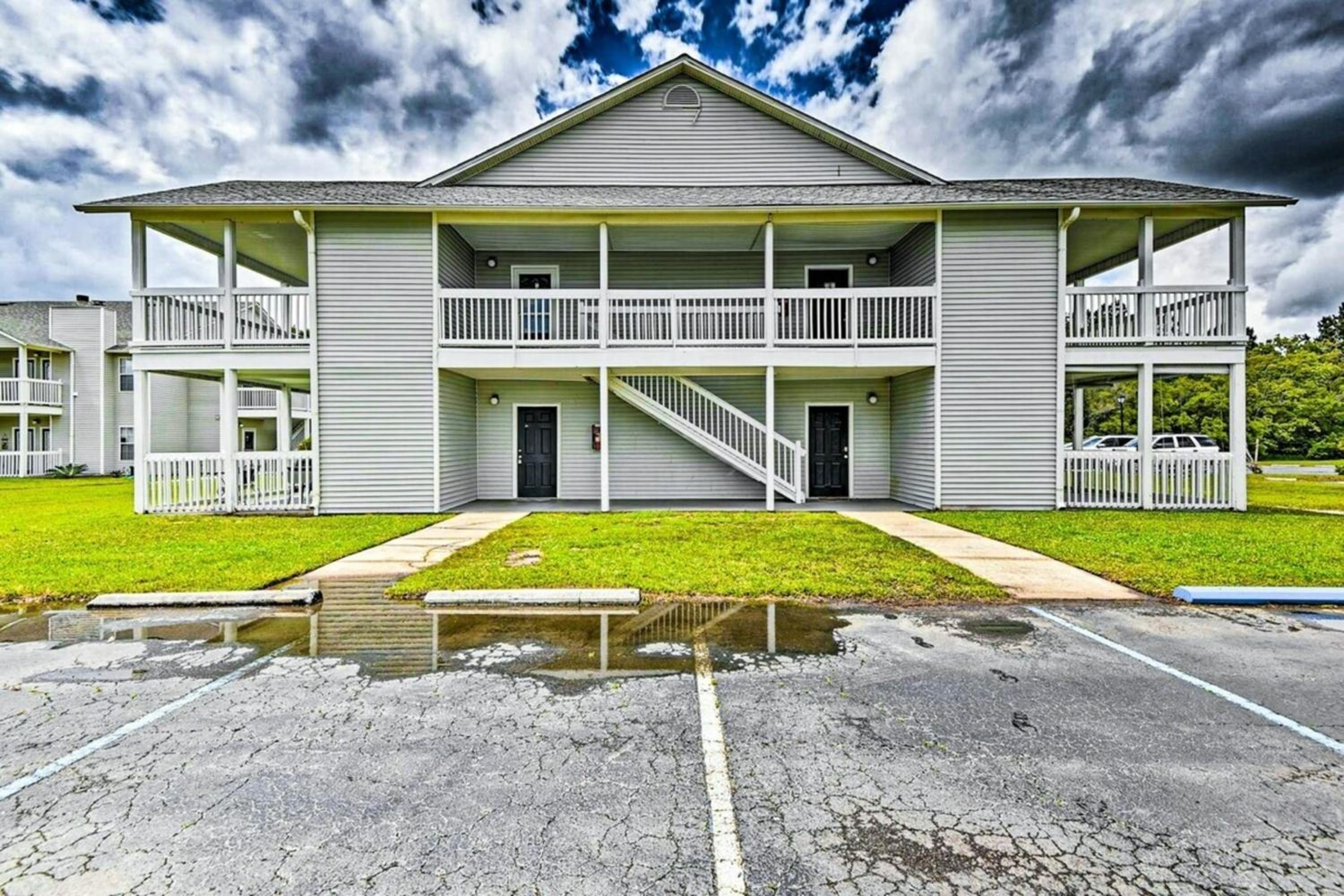 Colony Club E1