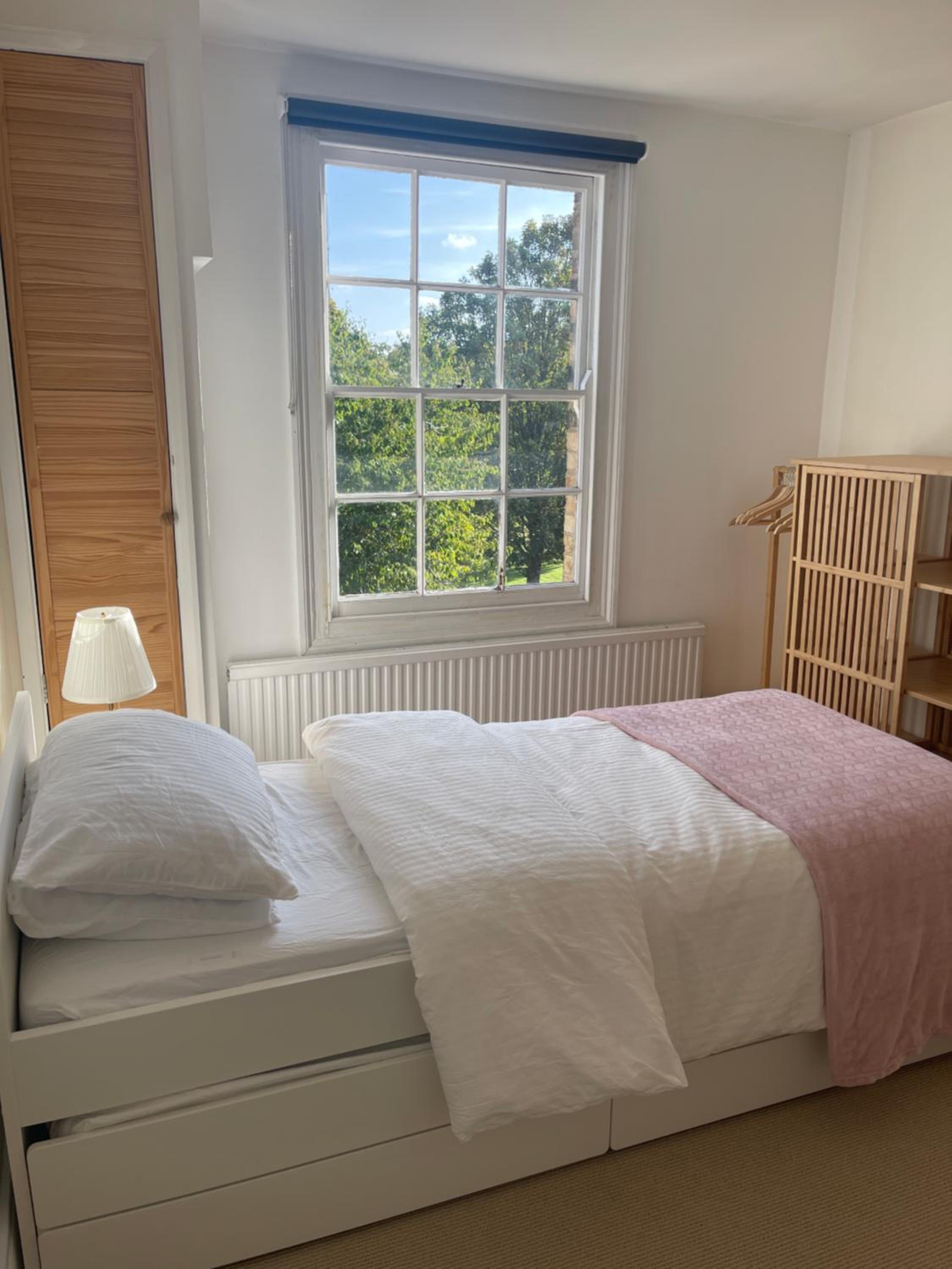 Spacious & Cosy Central London 3-bed Victoria TownHouse, with Private Garden