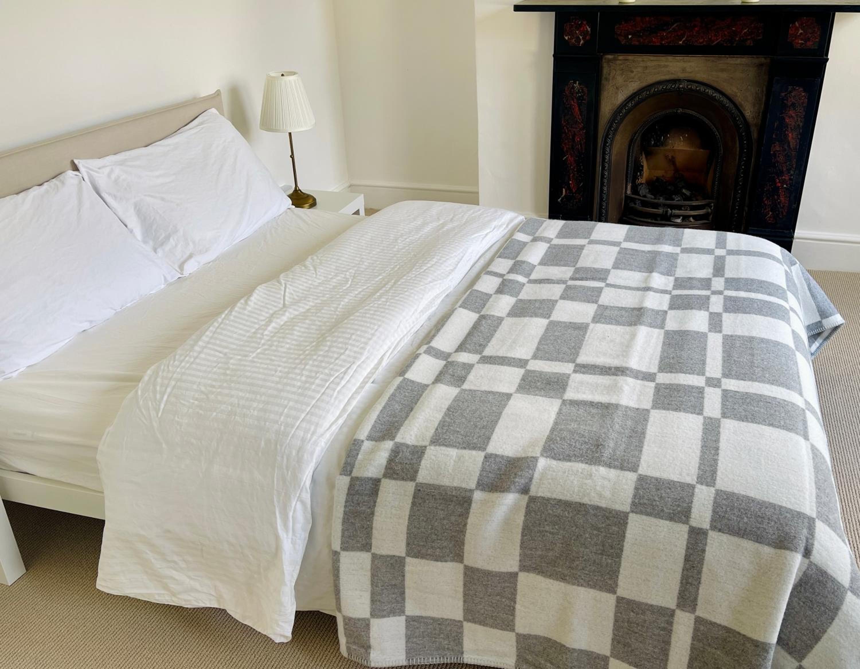 Spacious & Cosy Central London 3-bed Victoria TownHouse, with Private Garden