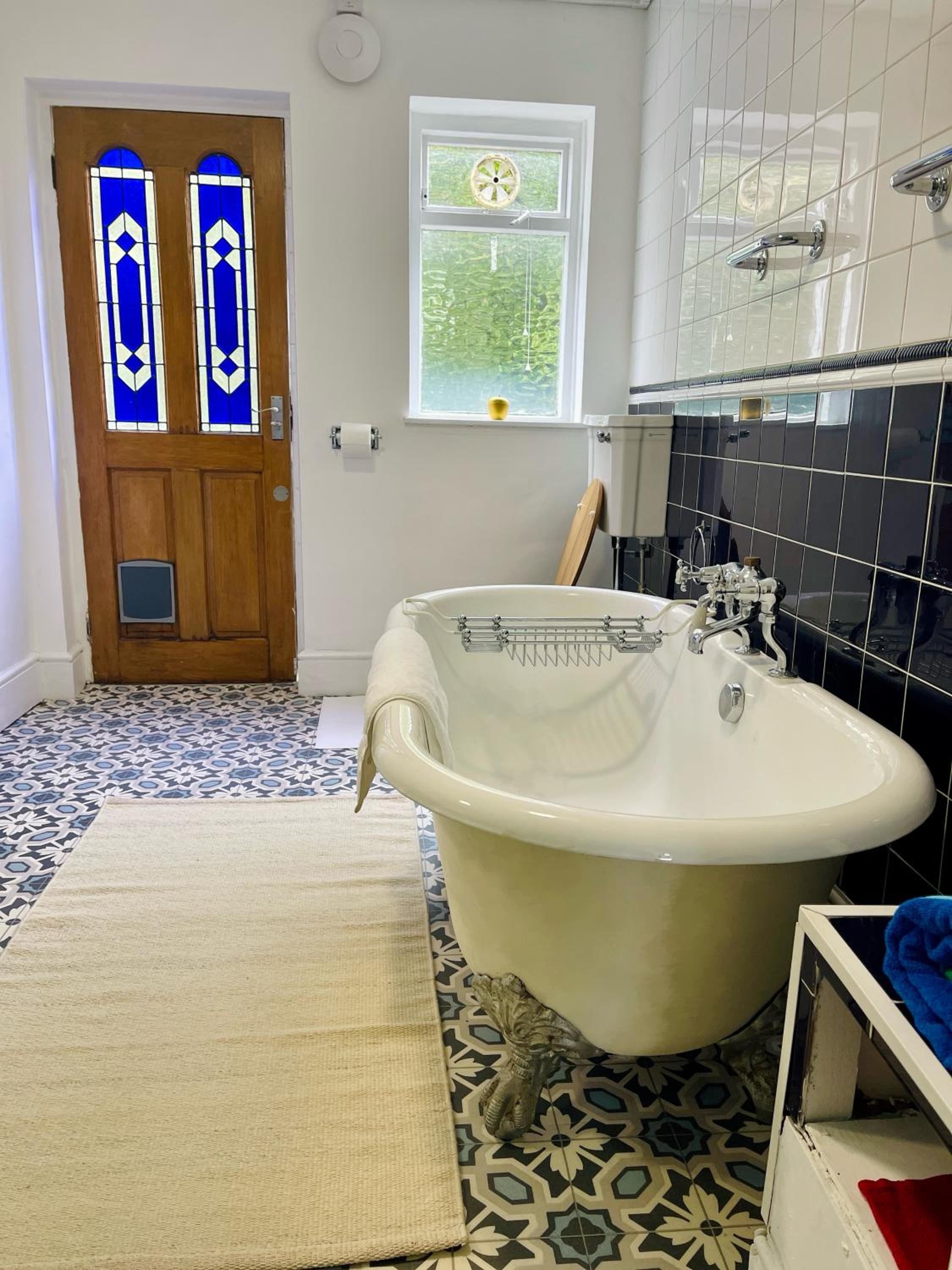 Spacious & Cosy Central London 3-bed Victoria TownHouse, with Private Garden