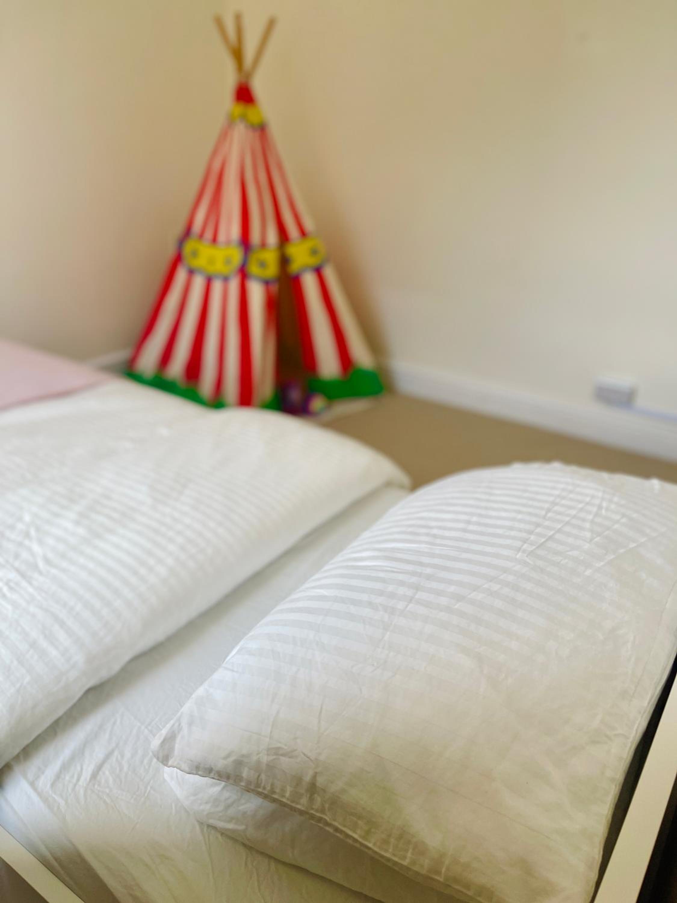 Spacious & Cosy Central London 3-bed Victoria TownHouse, with Private Garden